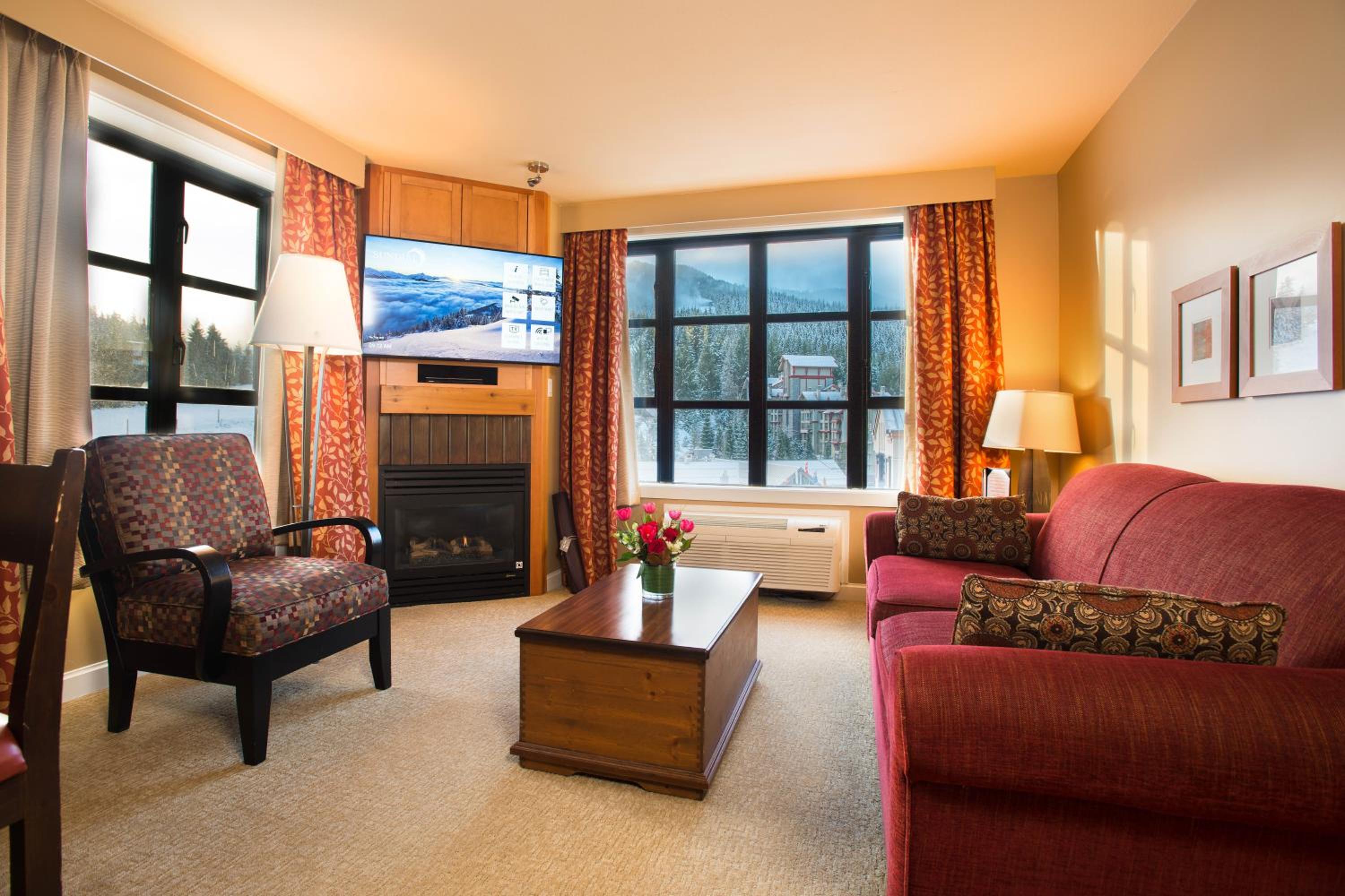 One-Bedroom Suite with Mountain View