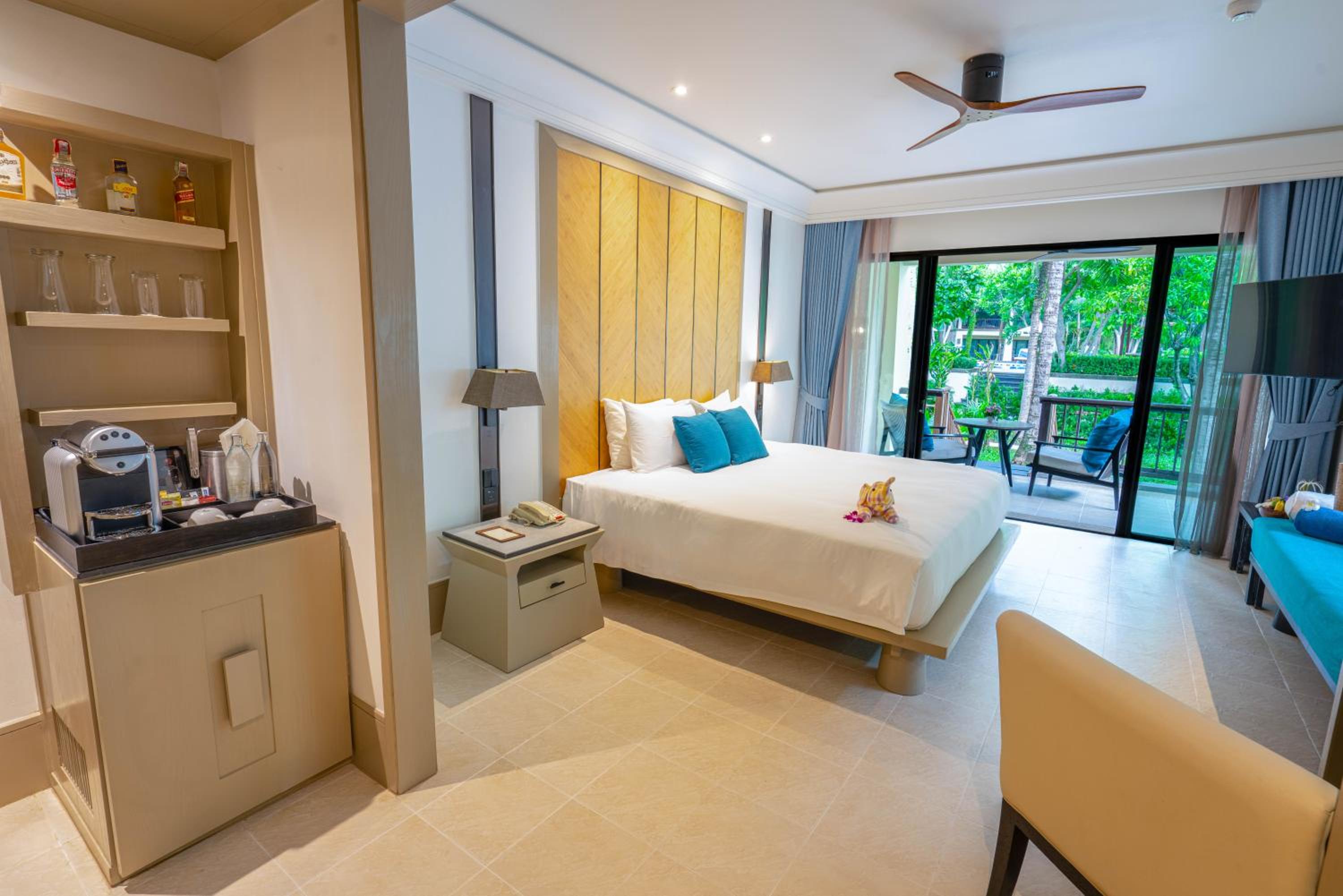 Deluxe Garden Pavilion King Room (Lower Floor) - Free Airport Shuttle