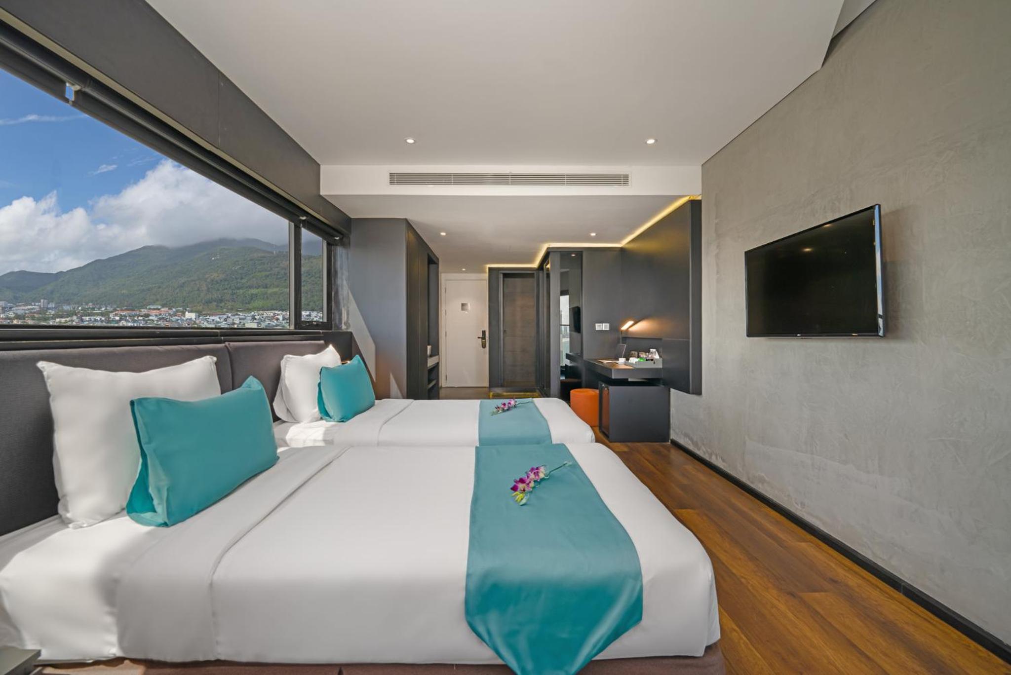 Deluxe Twin Room with City View