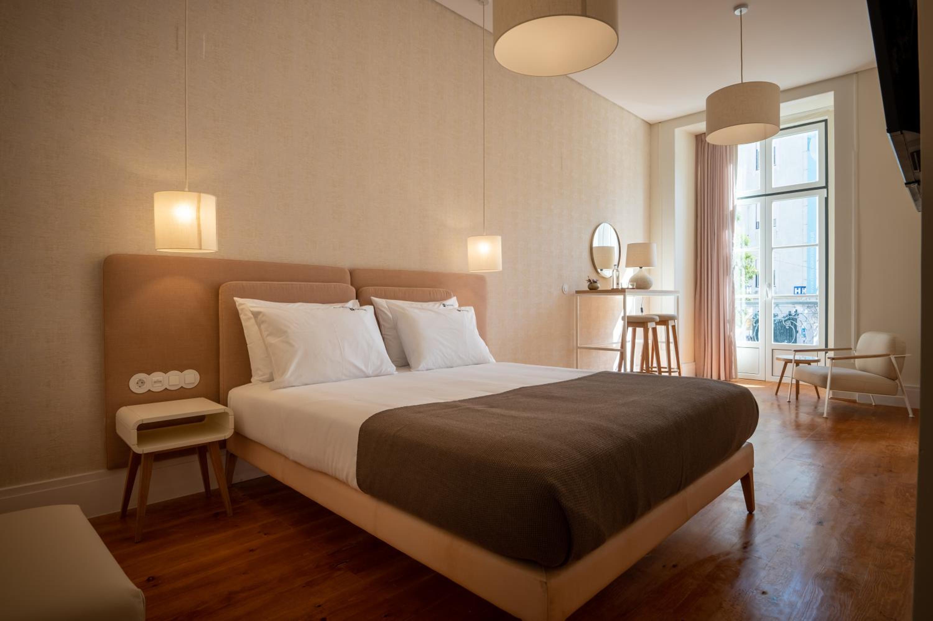 Suite with Street View