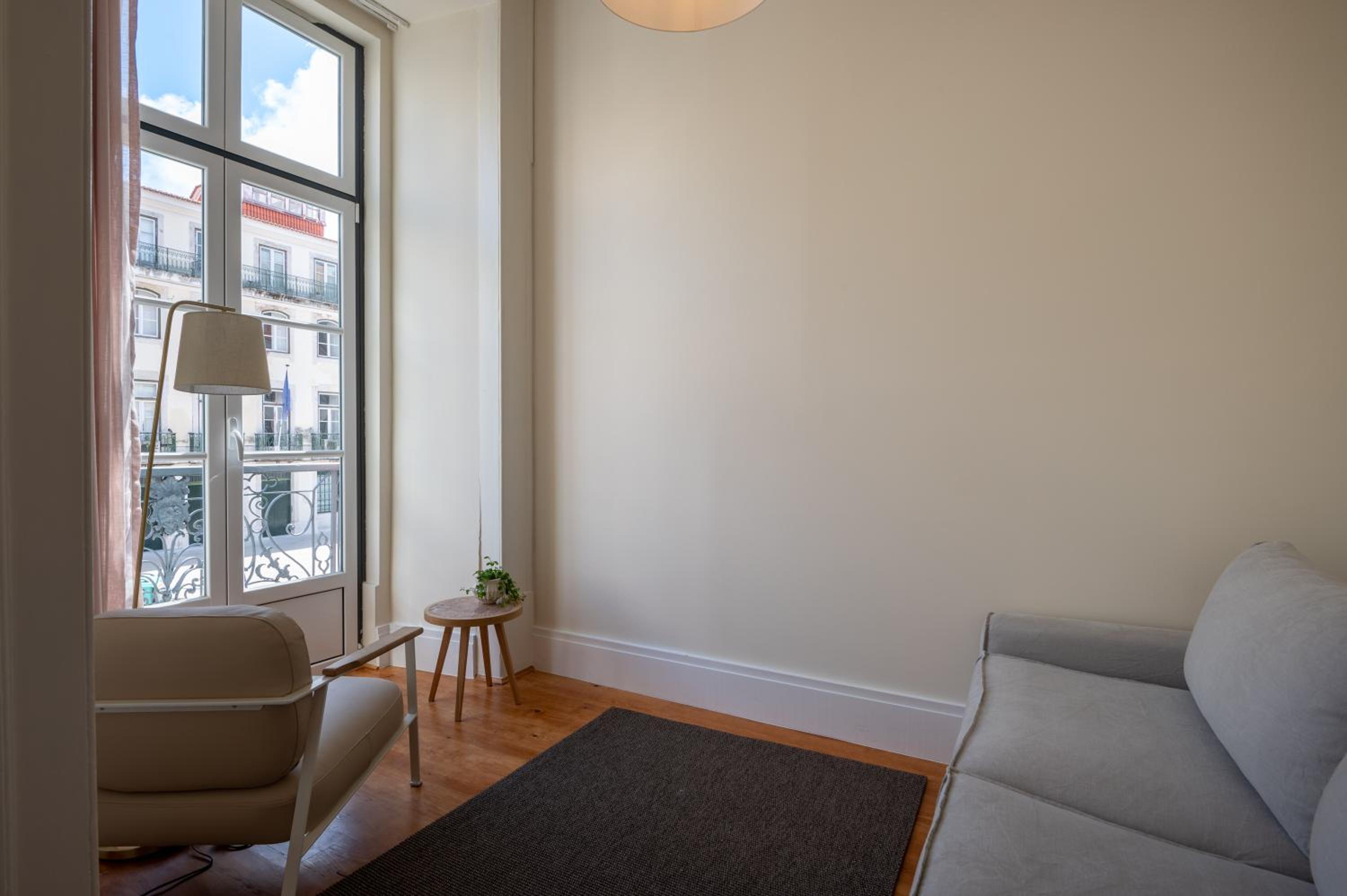 Suite with Street View