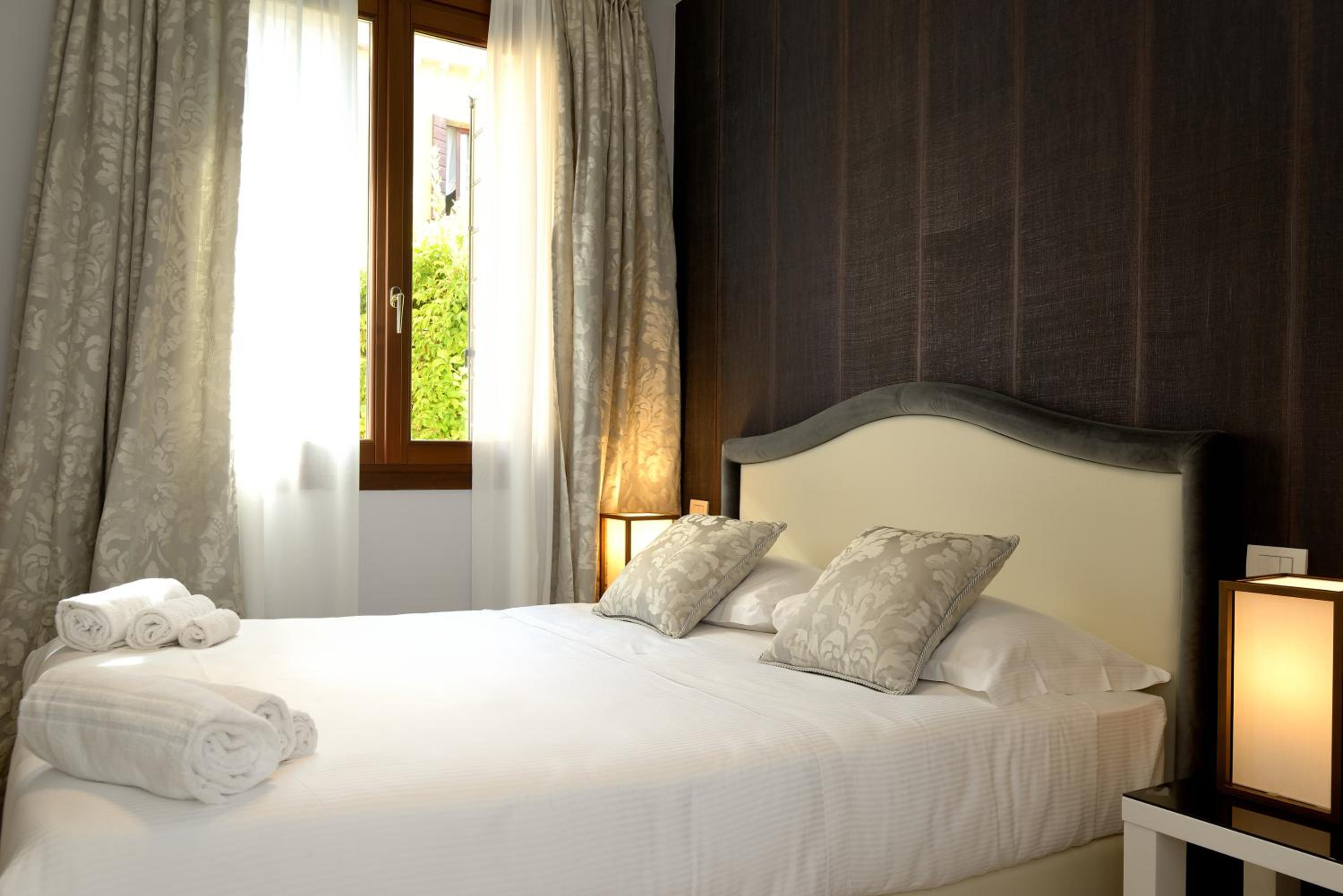 One-Bedroom Apartment with Terrace