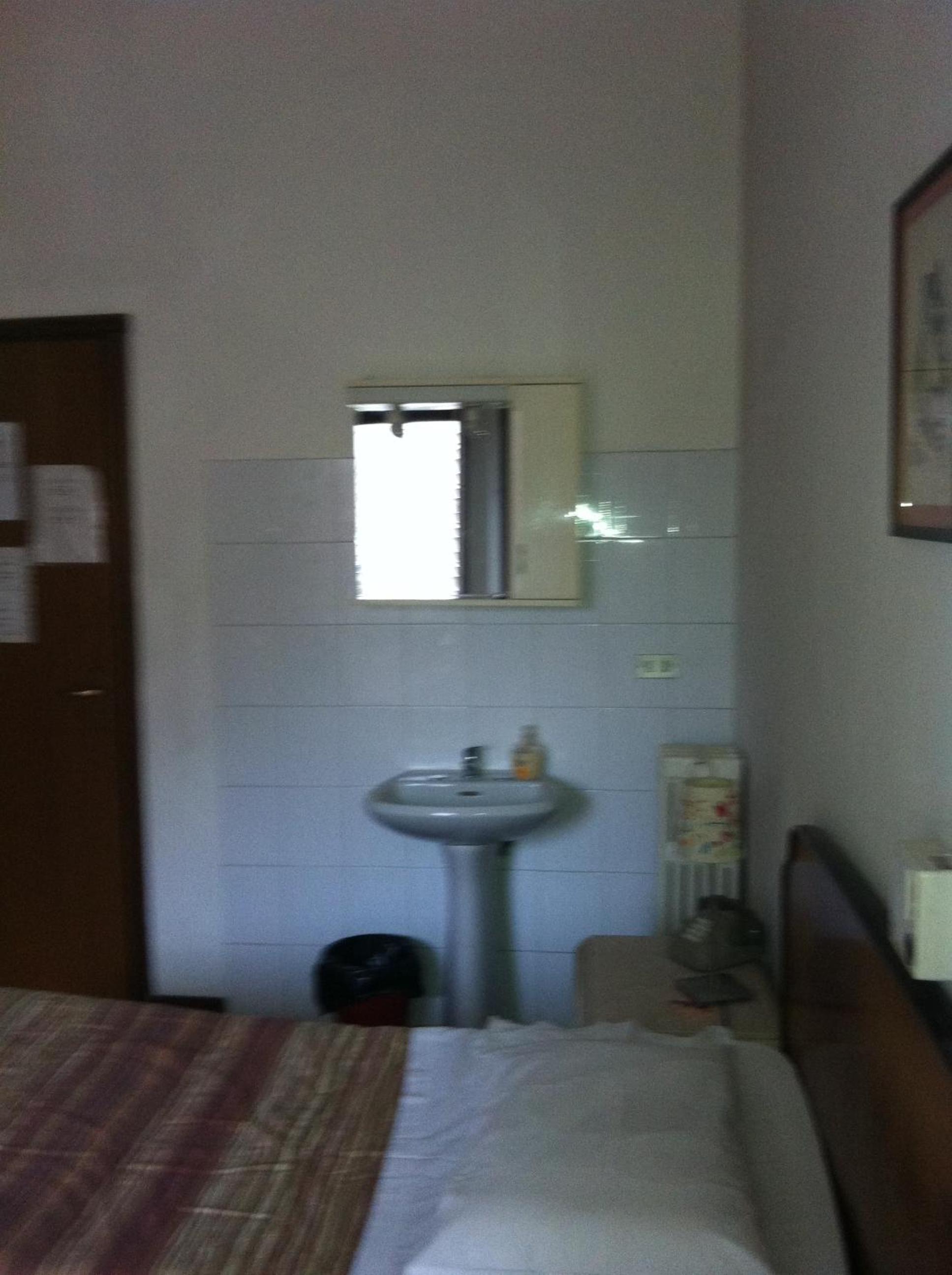 Economy Double Room or Twin with Shared Bathroom