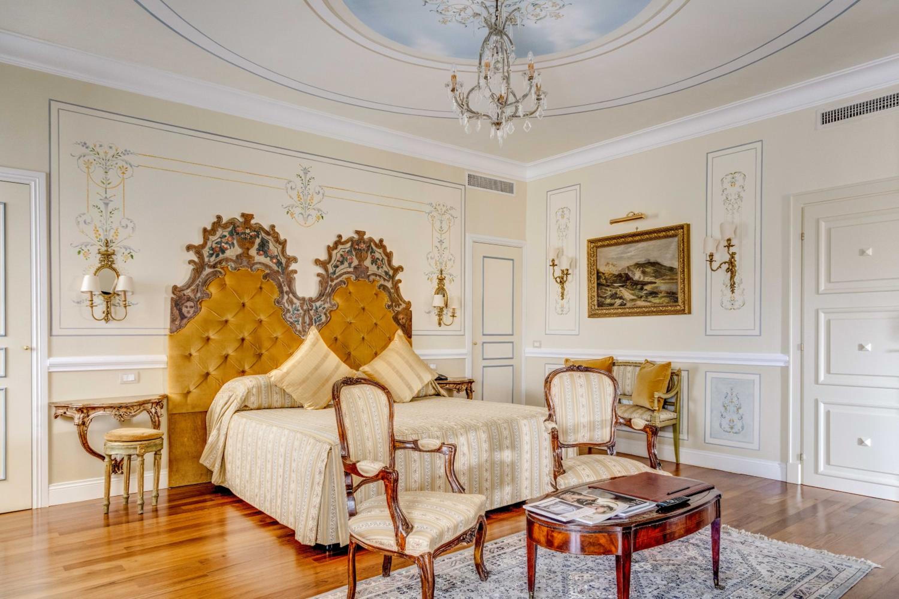 Presidential Suite with Terrace and Square View