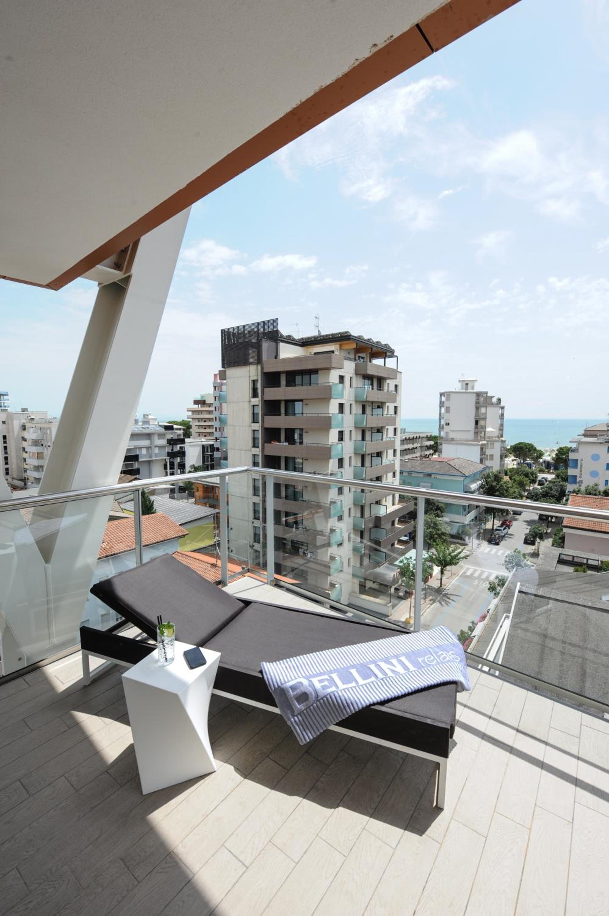 Deluxe Suite with Beach Access