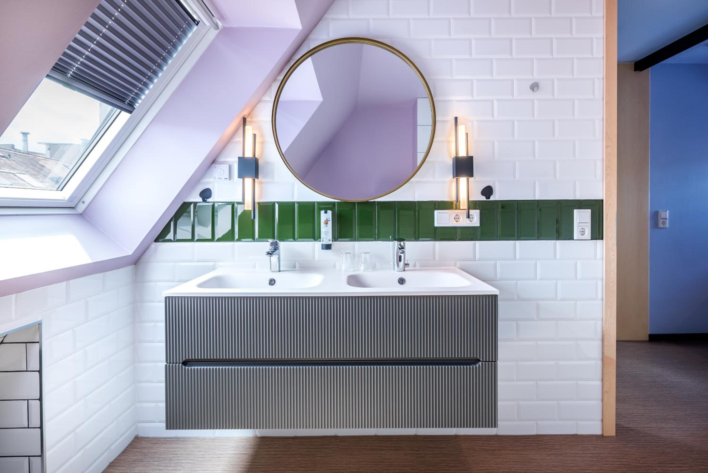 Familienzimmer mit getrennten Schlafzimmern und Klimaanlage