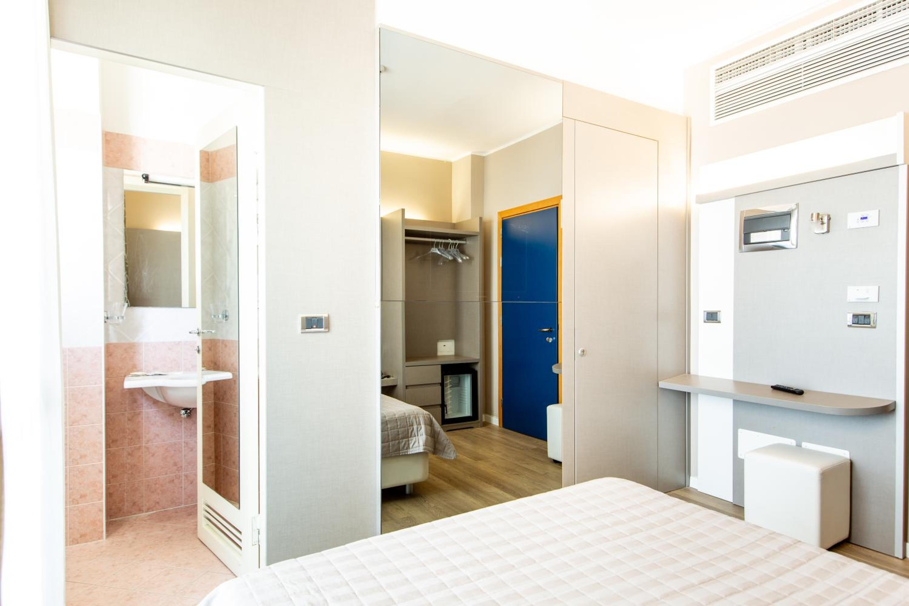 Double or Twin Room with Side Sea View