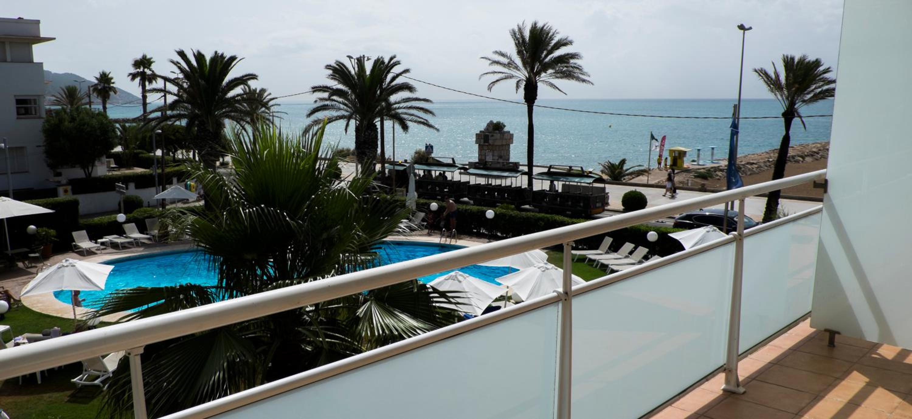 Double or Twin Room with Sea View