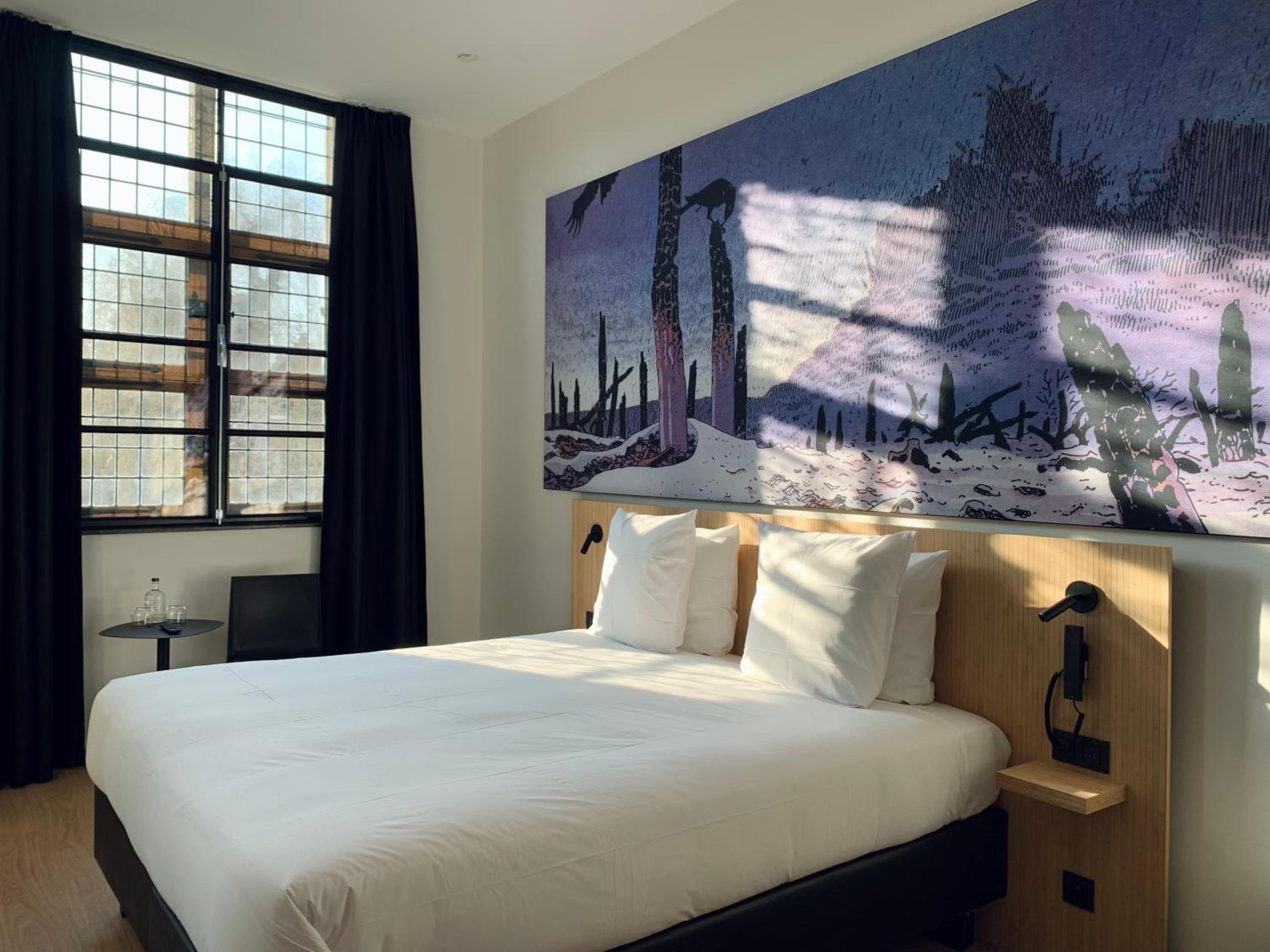 Deluxe Double Canal View