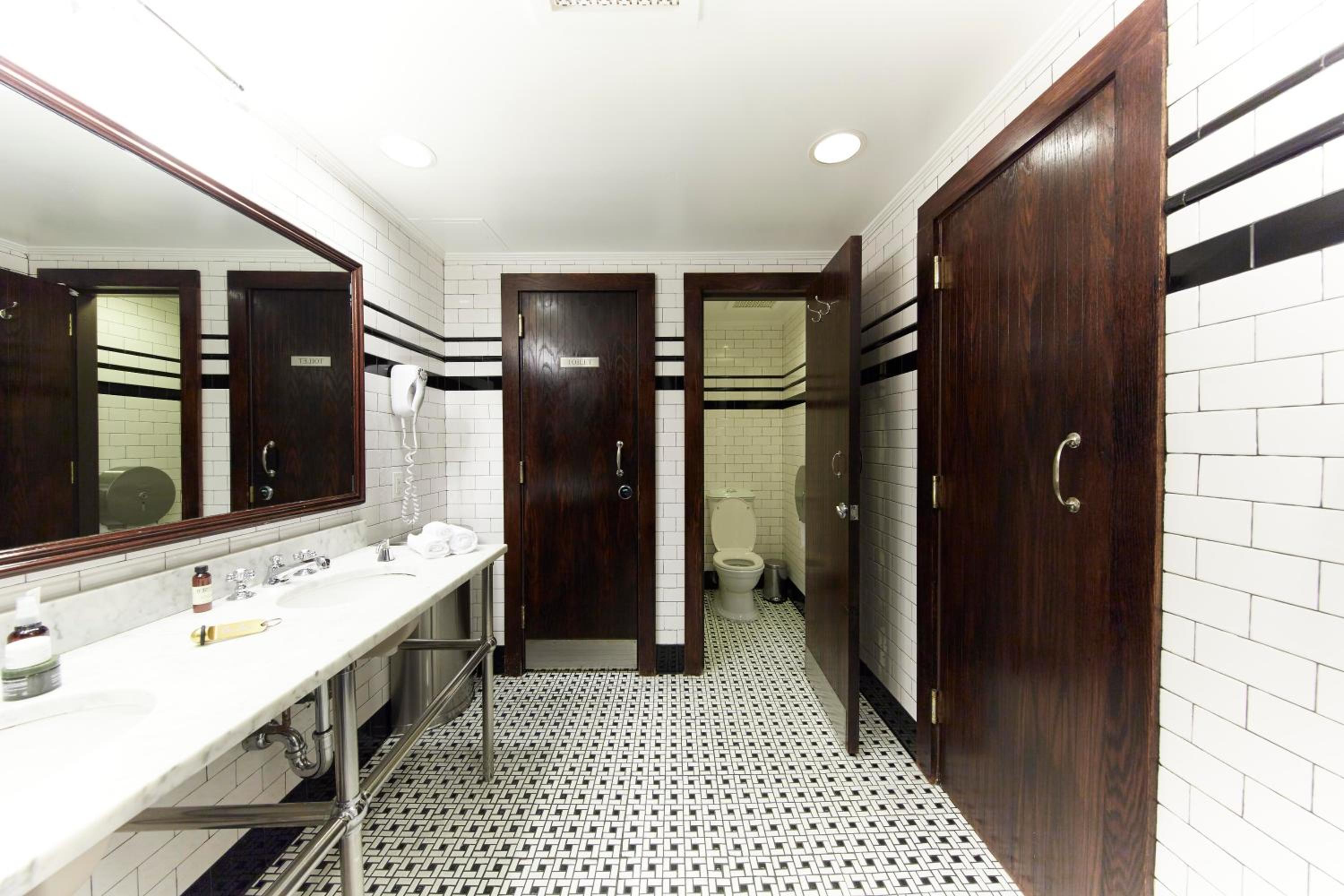 Bunk Bed Cabin with shared bathroom