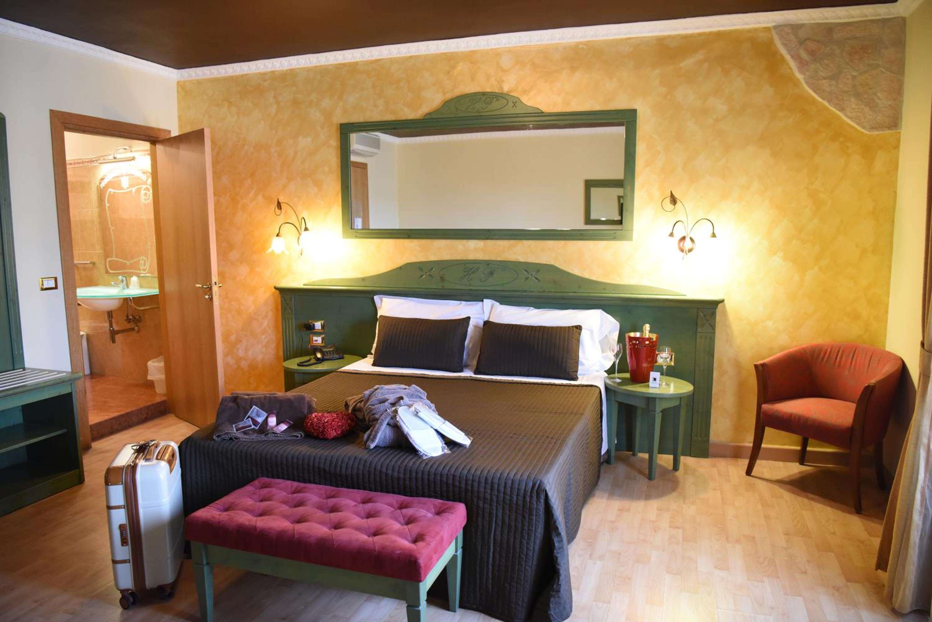 Double Room (1 Adult)