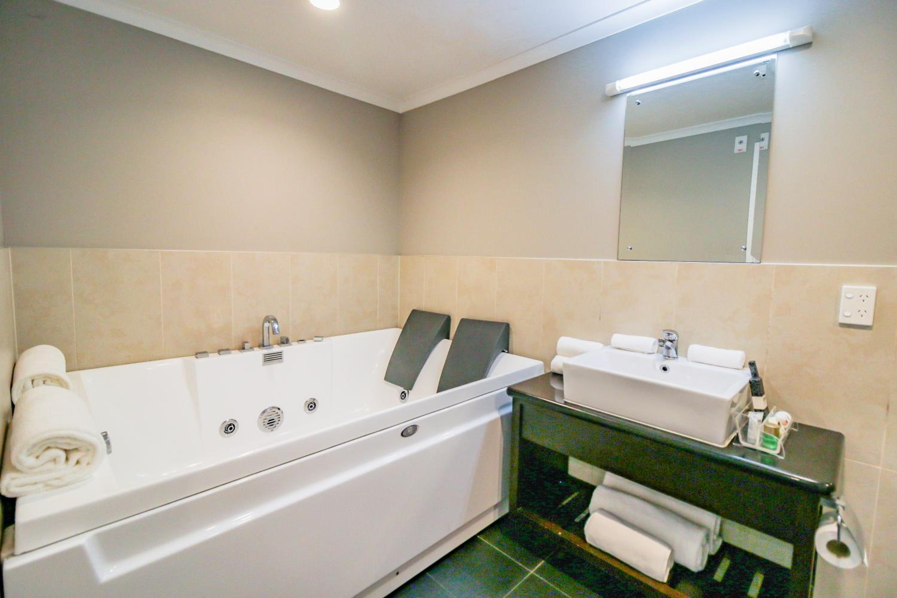 Deluxe One-Bedroom Suite