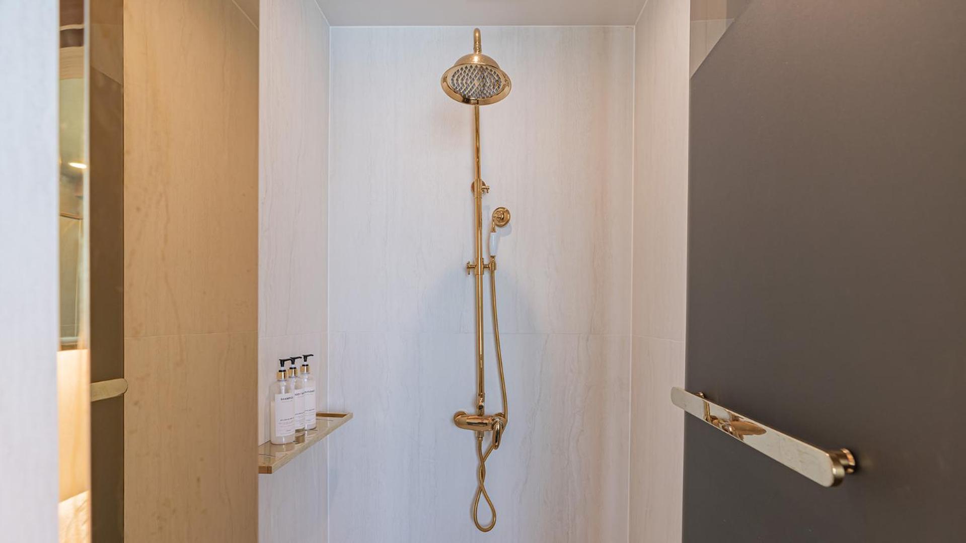 Royal Suite Pool High floor bridge View