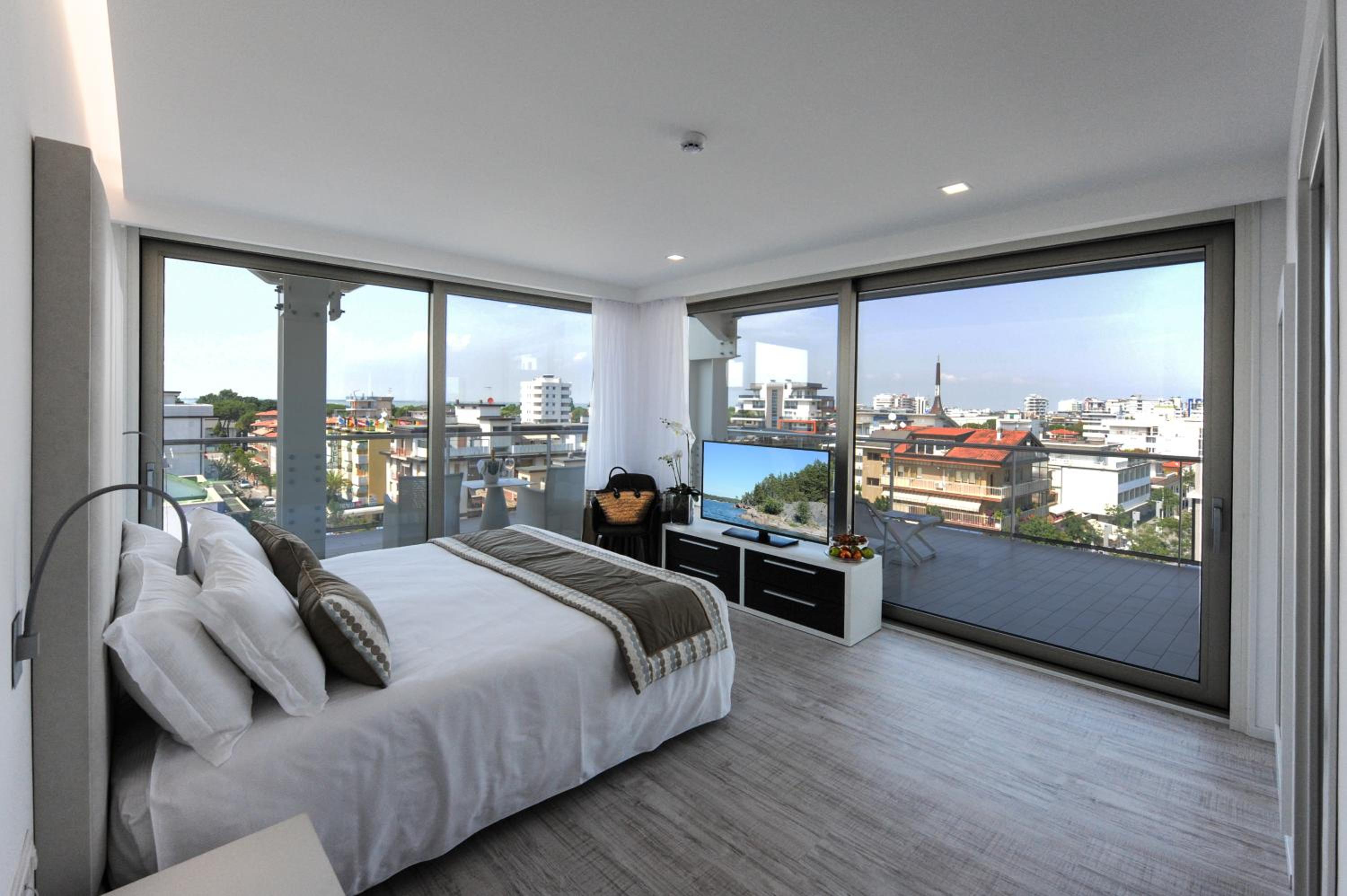 Junior Suite with Terrace and Beach Access