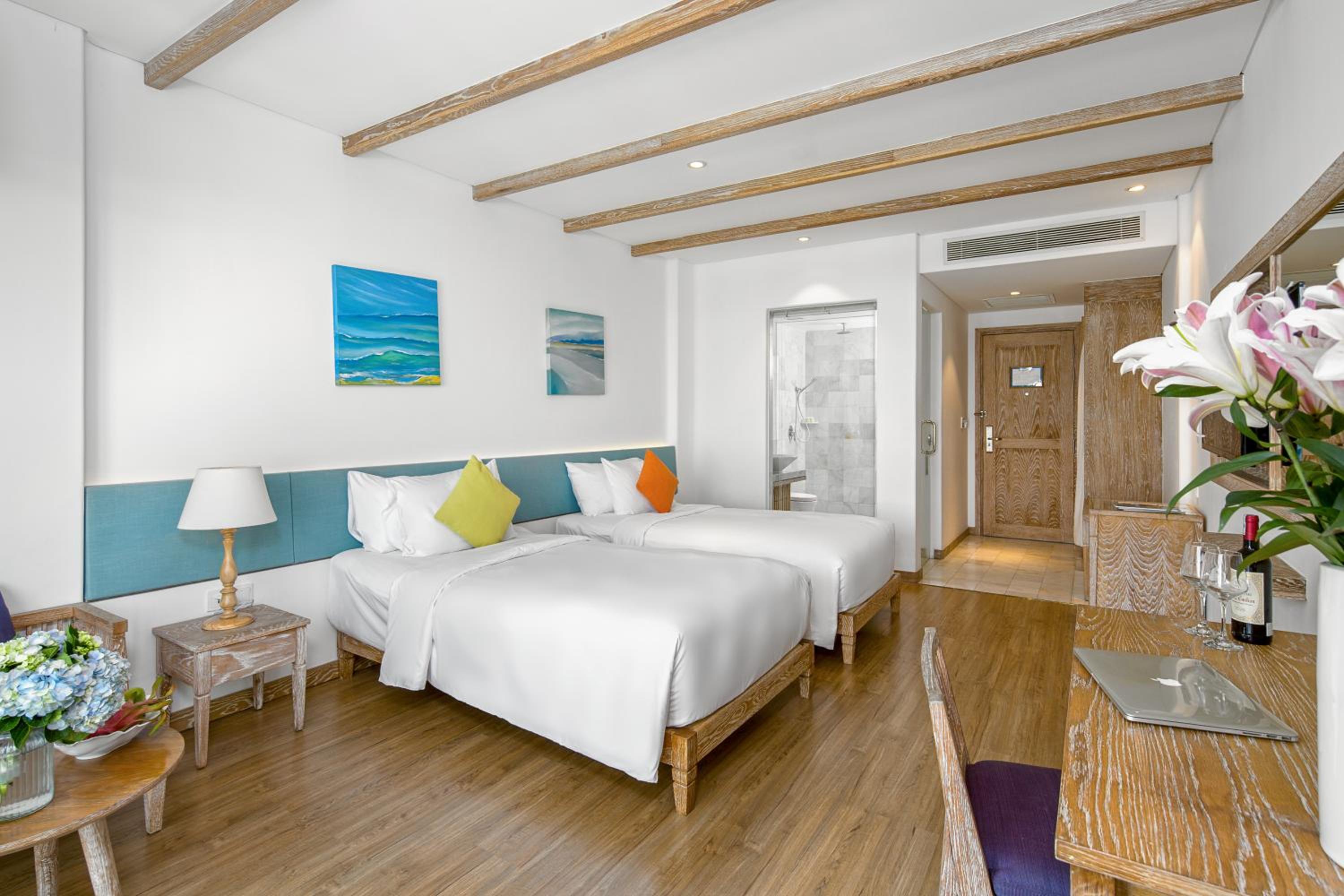 Elite Deluxe Twin Room with Balcony - Pool/City View