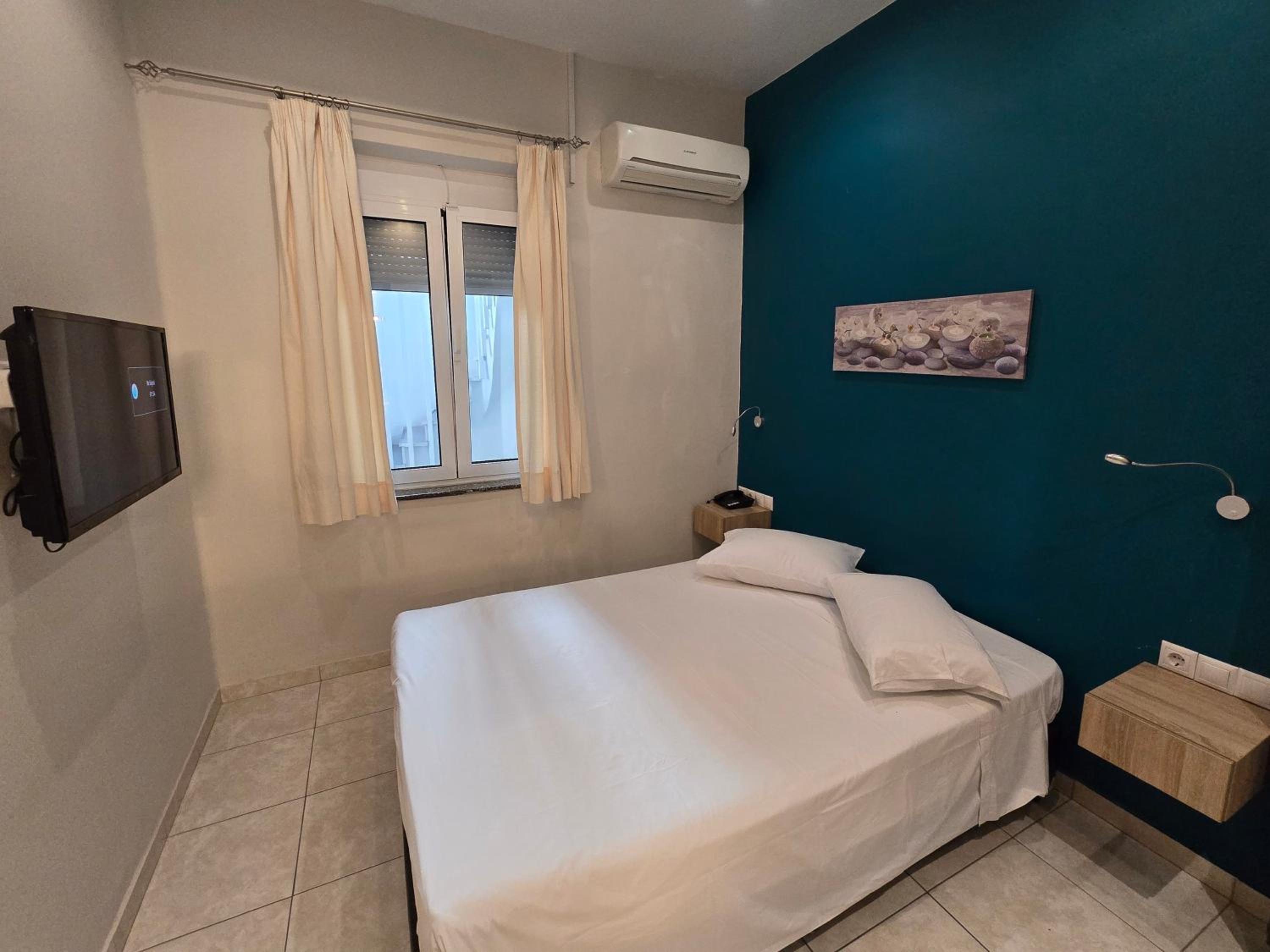 Double or Twin Room with Window