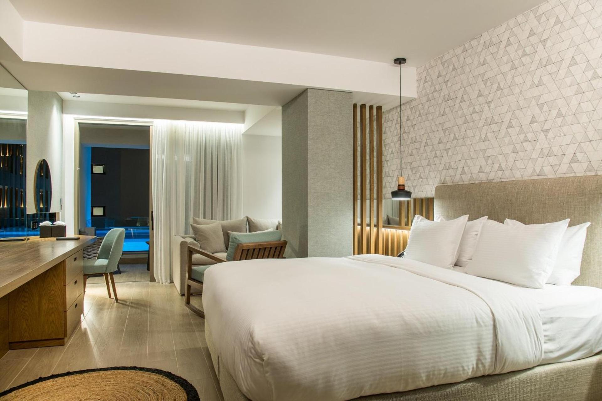 Azure Junior Suite Heated Plunge Pool