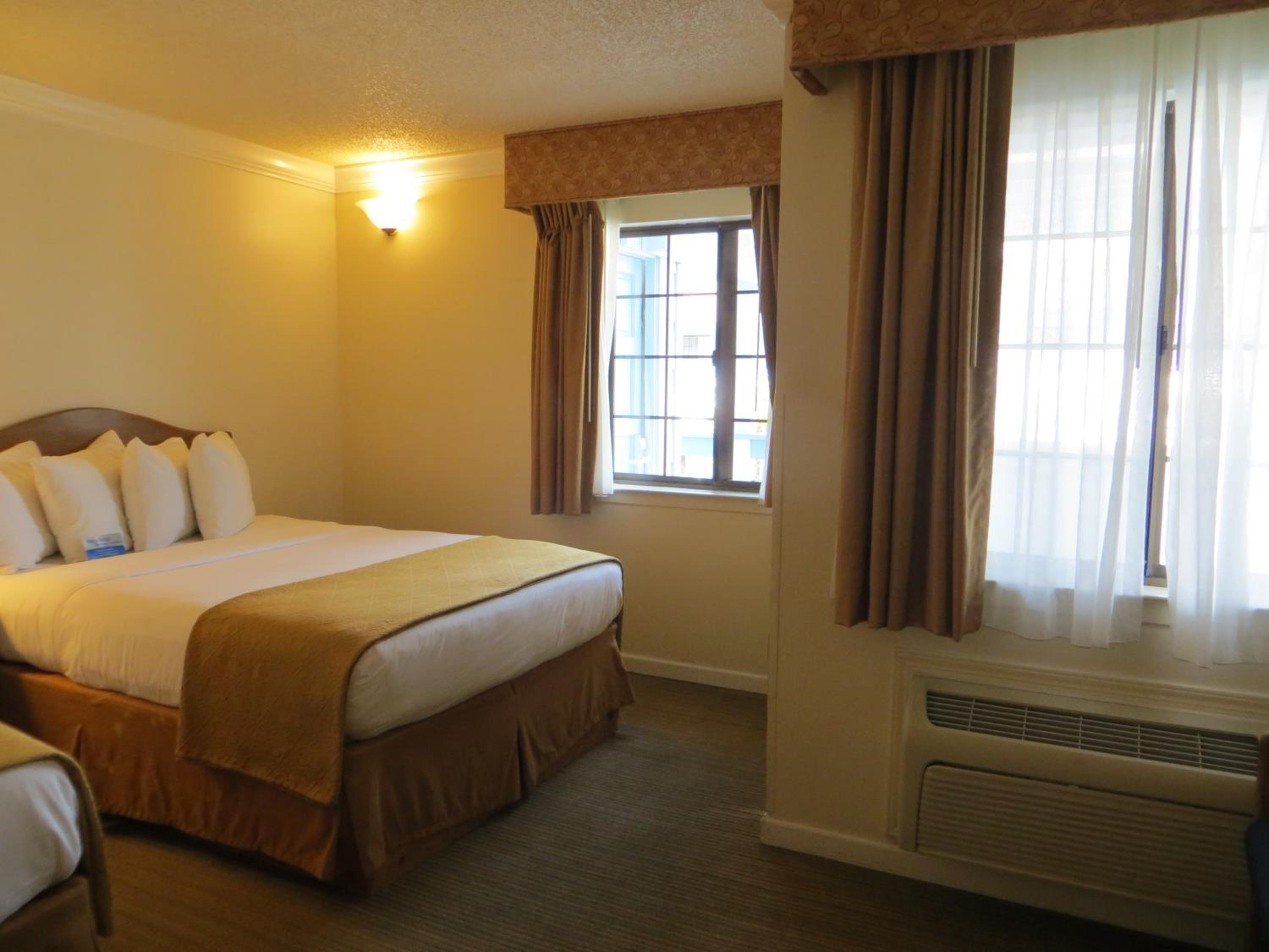 Double Queen Room with Firplace