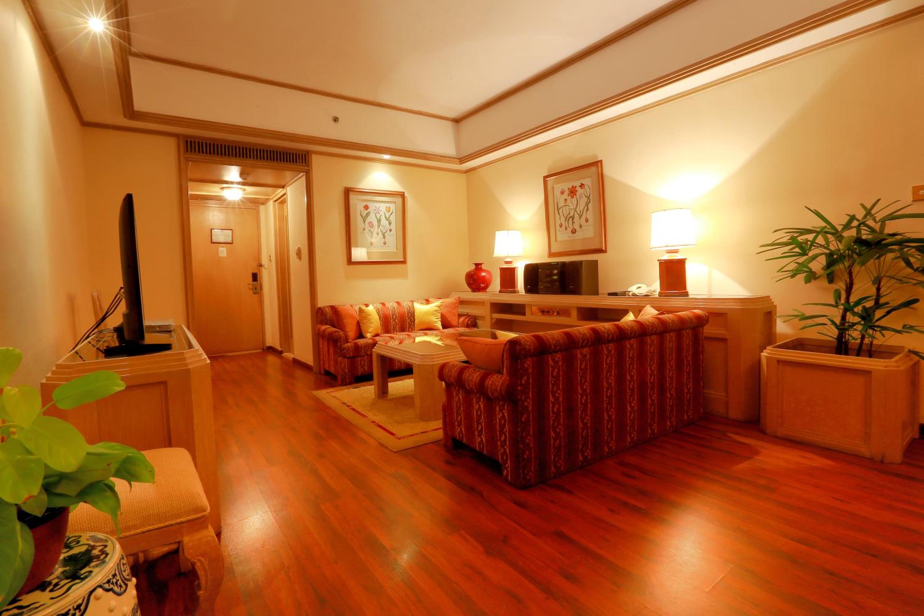 One-Bedroom Luxury Suite with Ocean View