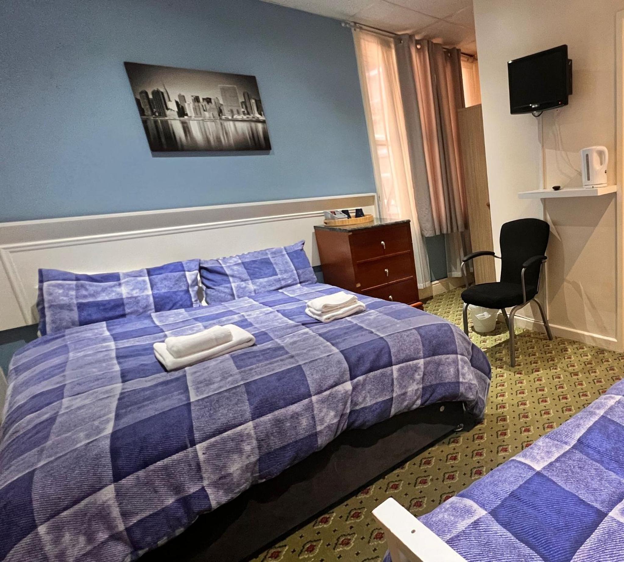 Family Room (2 Adults + 1 Child)