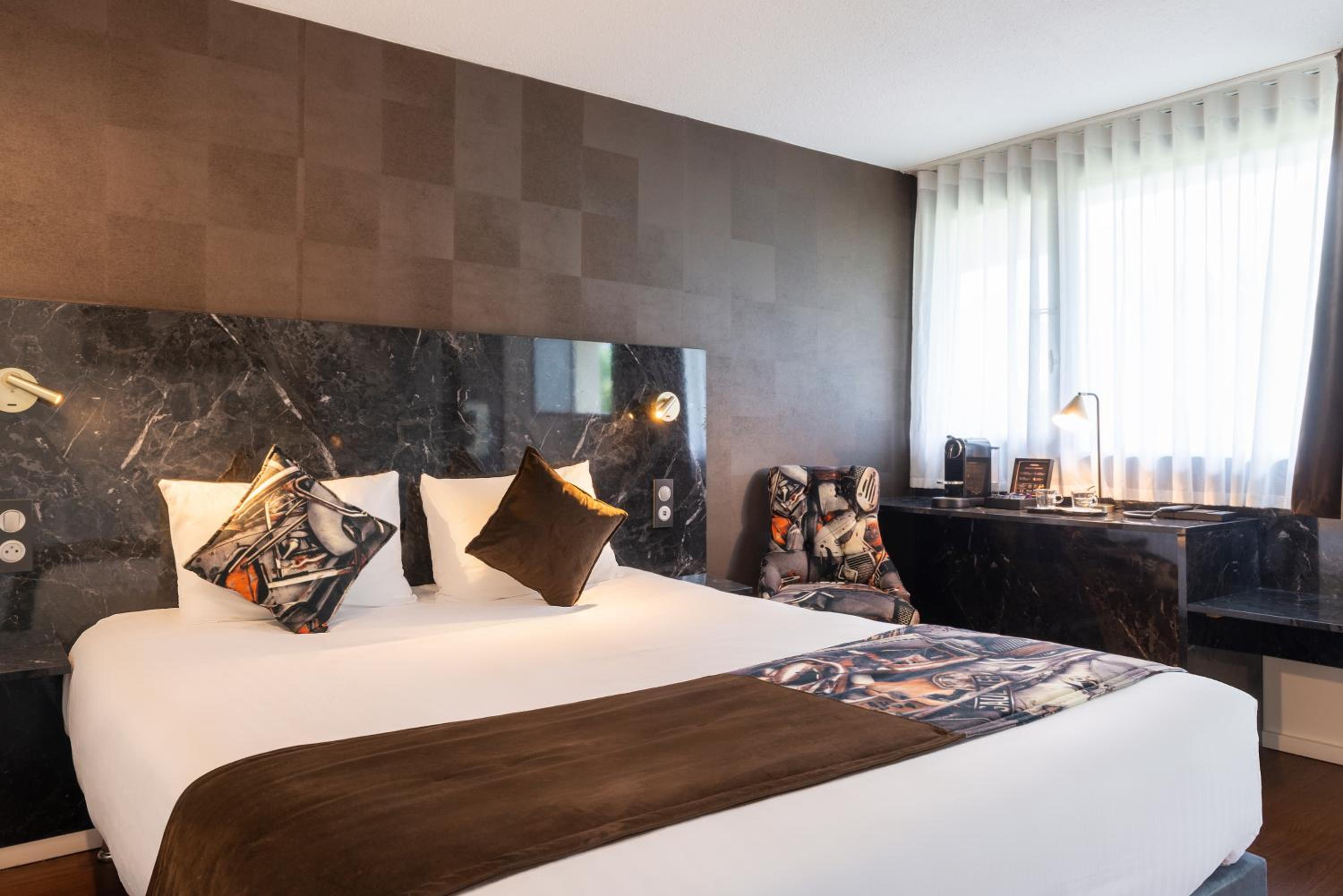  Room Elégance Queen