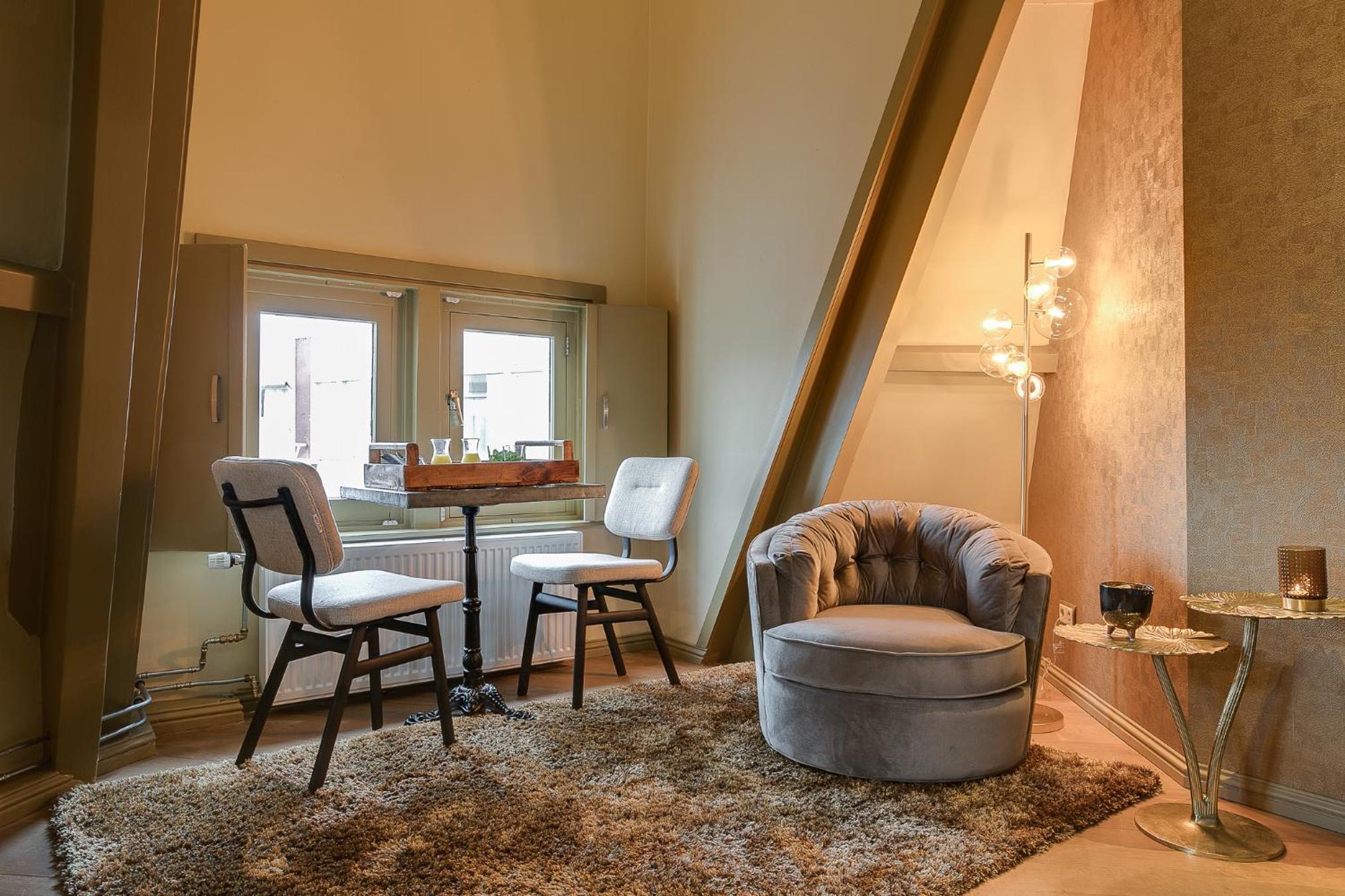 Executive Suite Diamonds of the Sea