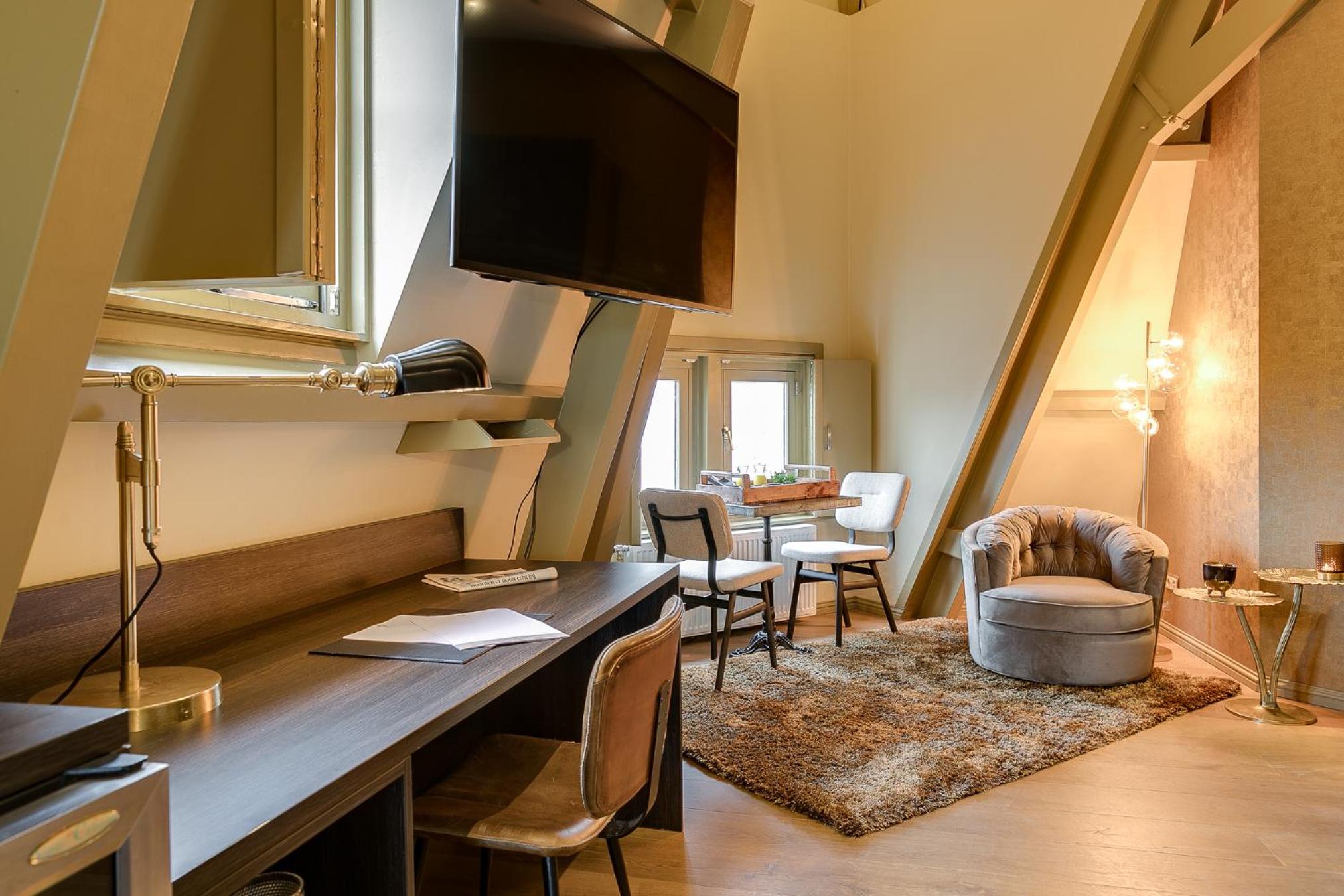 Executive Suite Diamonds of the Sea