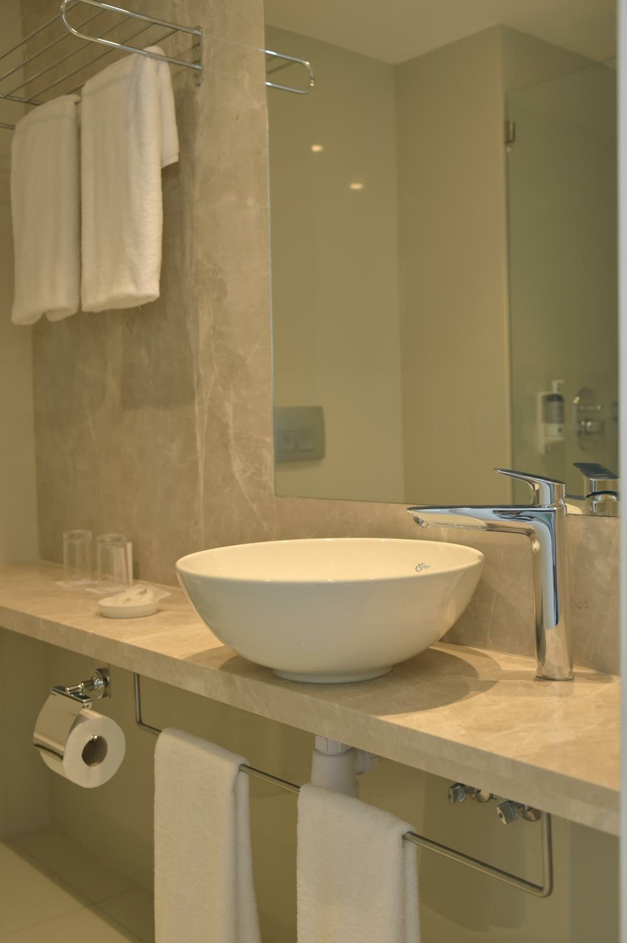 One-Bedroom Suite with Sea View