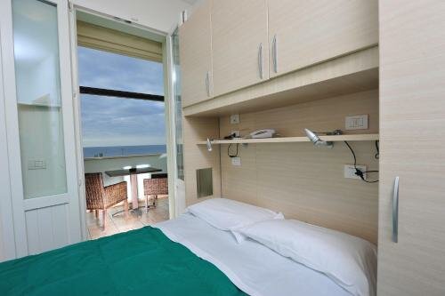 Economy Double Room with Sea View