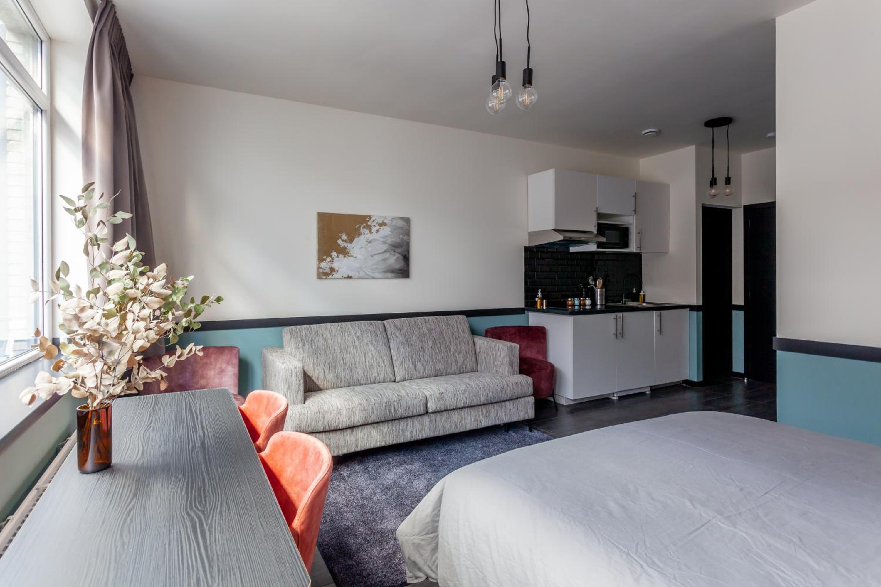 King Studio with Sofa Bed