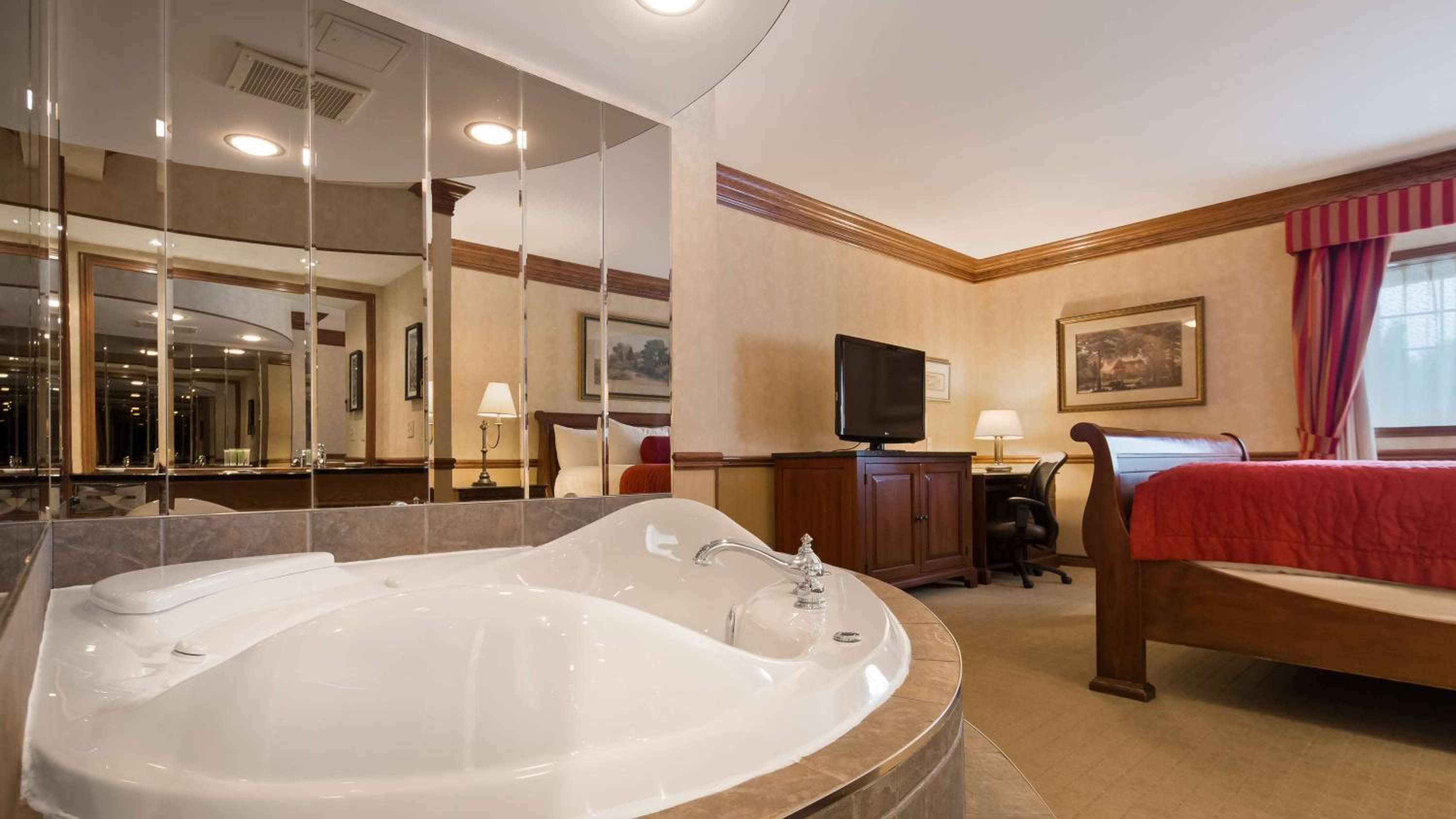 King Suite with Jetted Tub - Non-Smoking