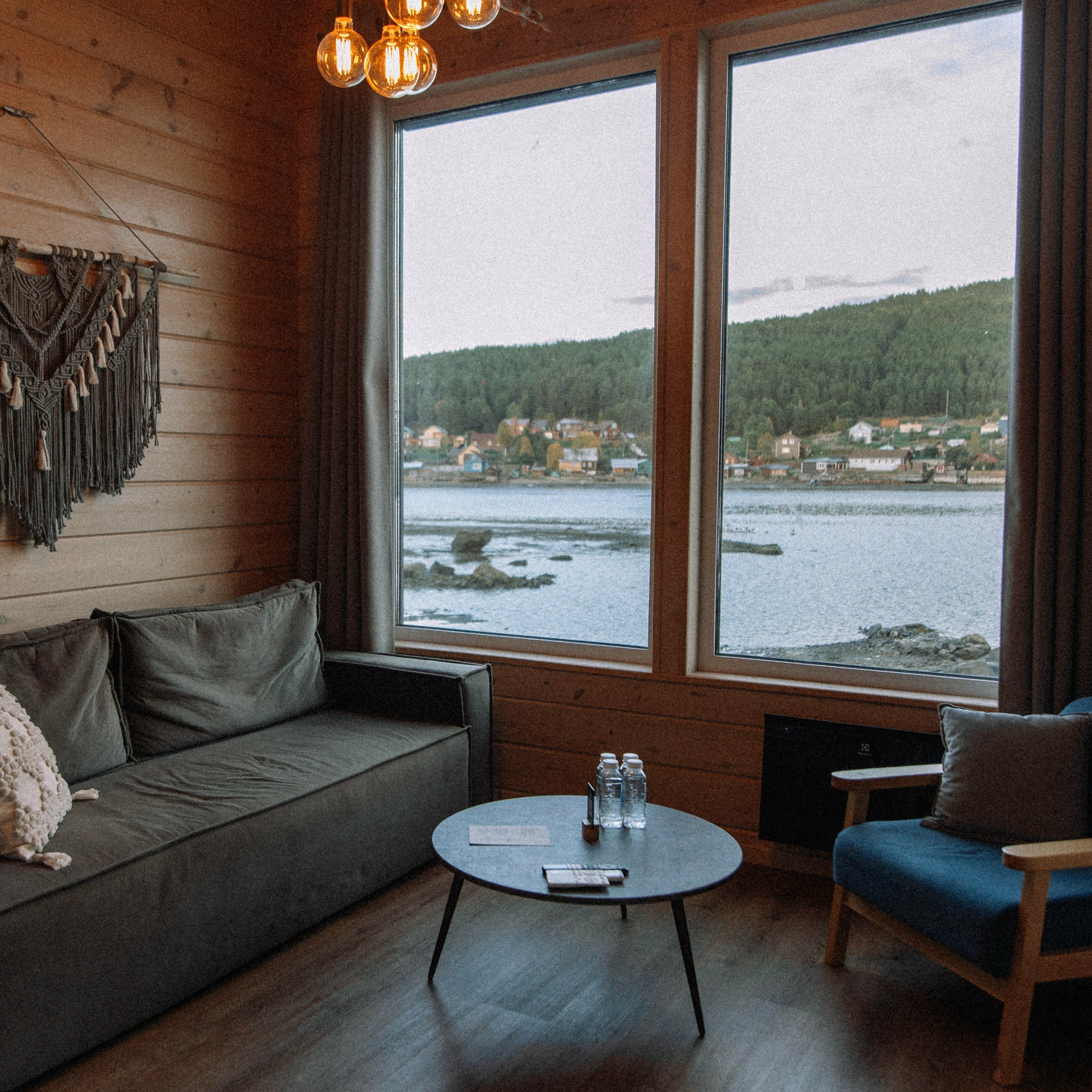 Большой дом на пирсе