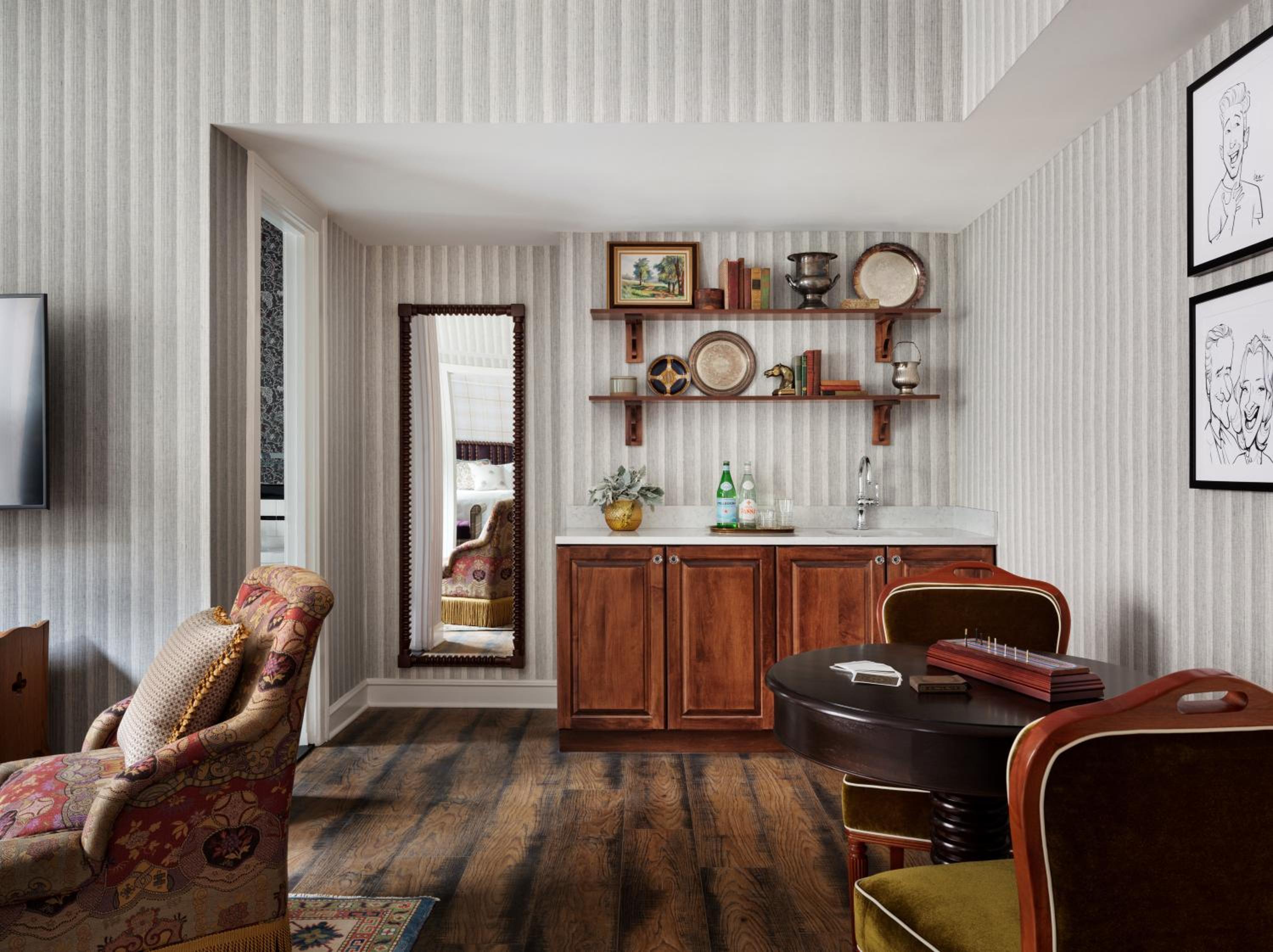 Graduate Queen Suite 