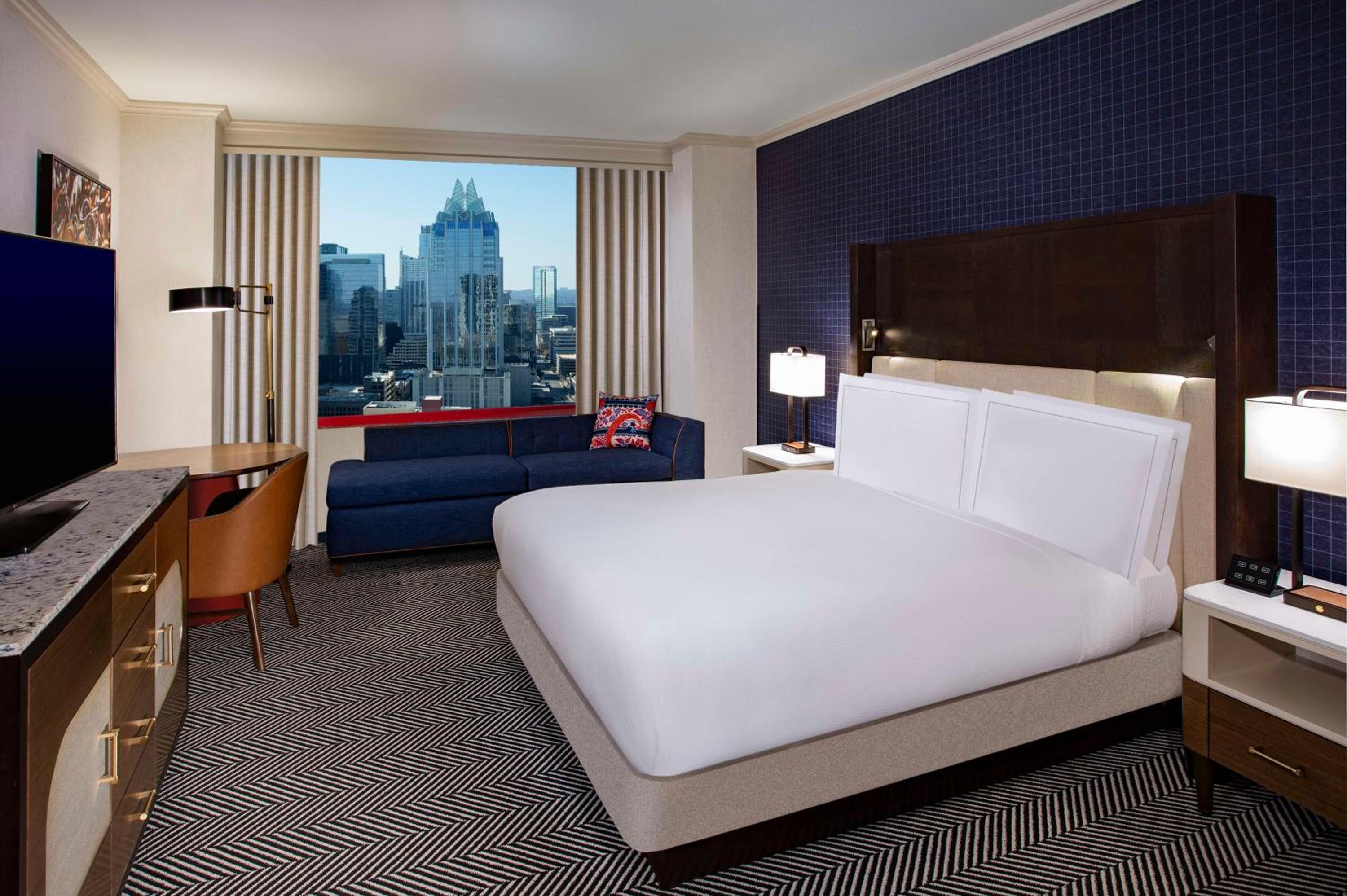 Non-Smoking Tech Floor King Room