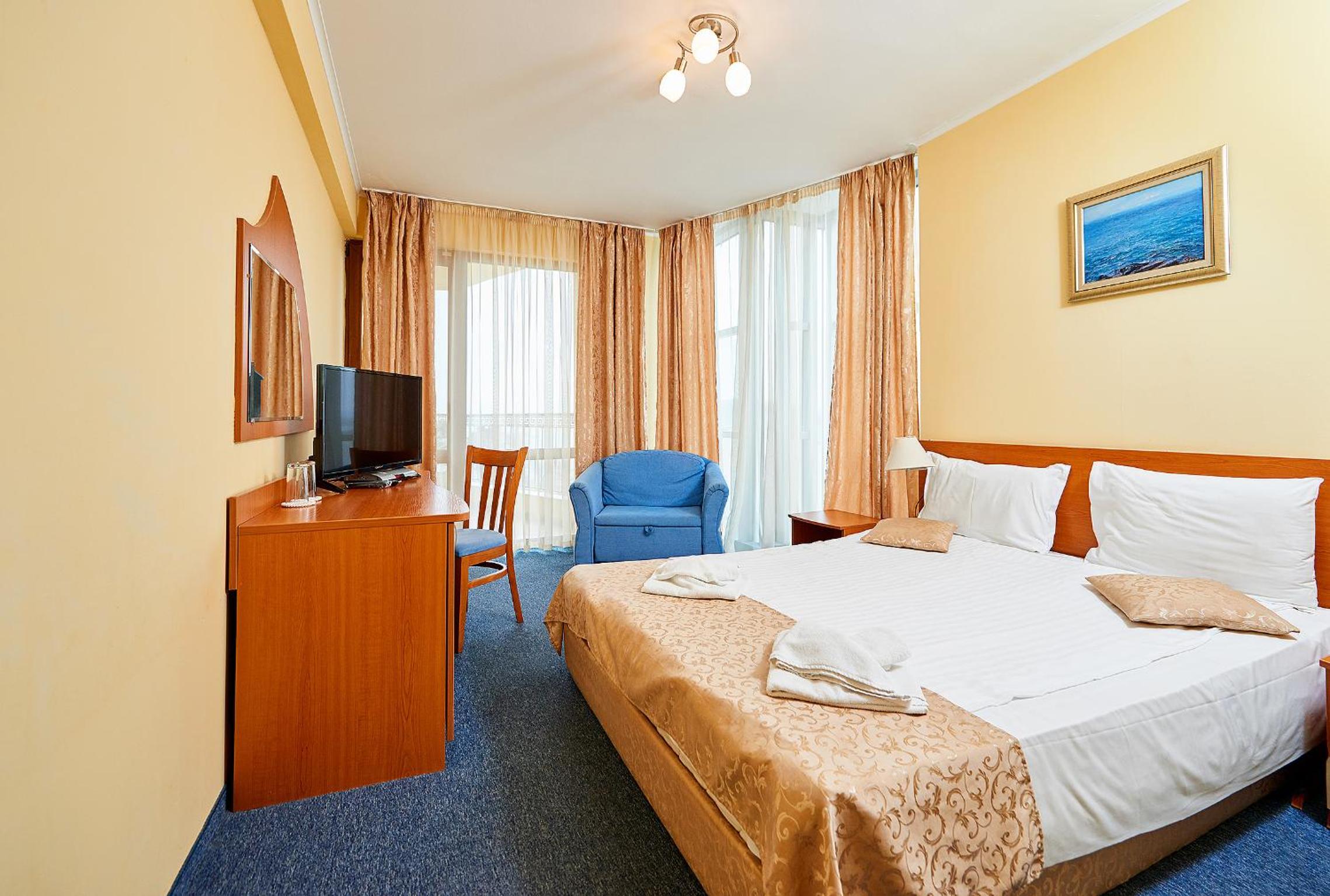 Double Room (2 Adults + 1 Child )