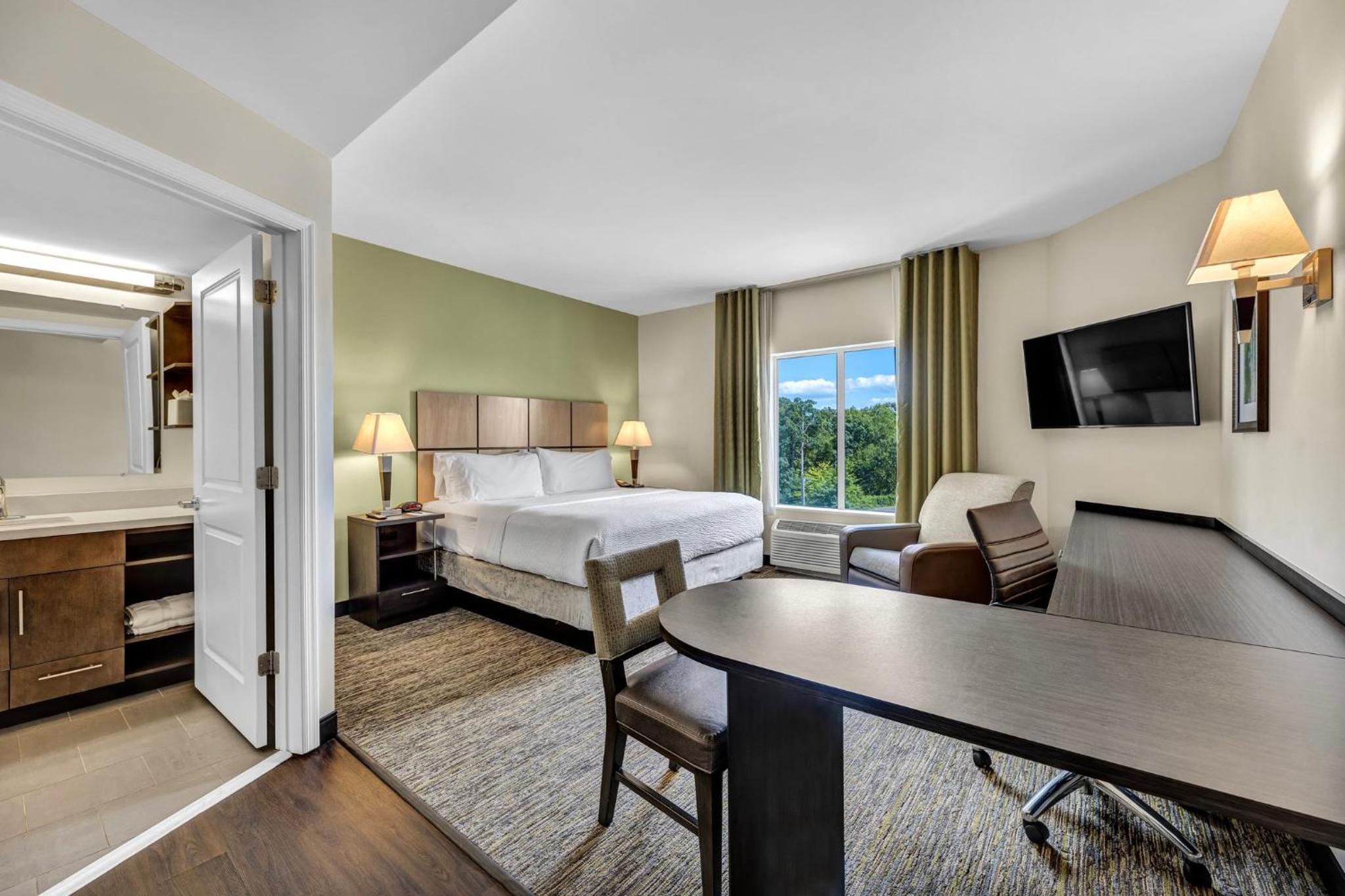 Studio King Suite - Communications Accessible