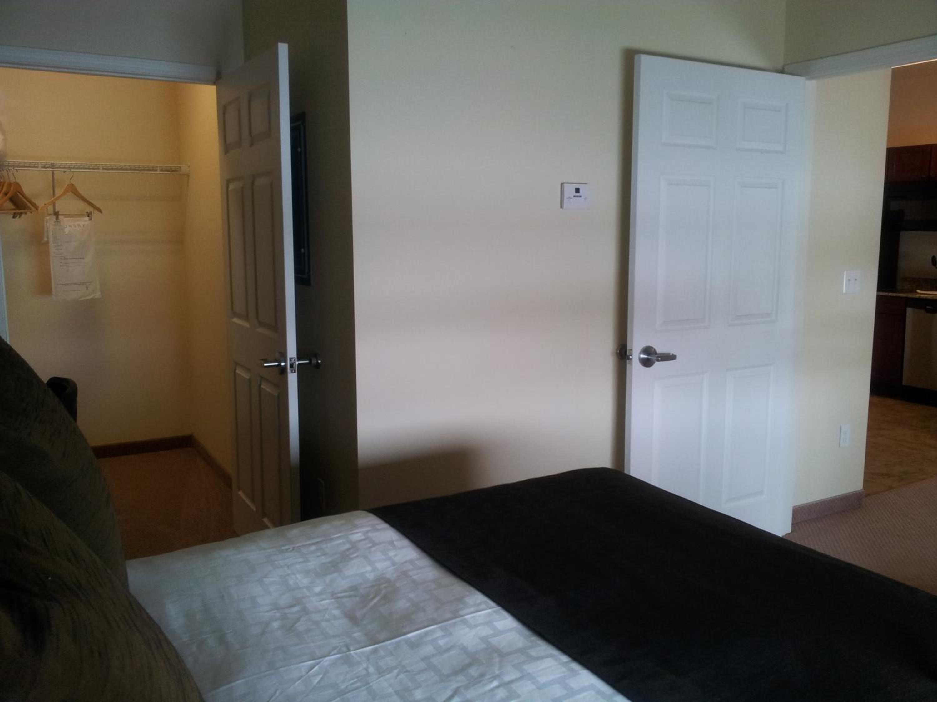 One-Bedroom Queen Suite