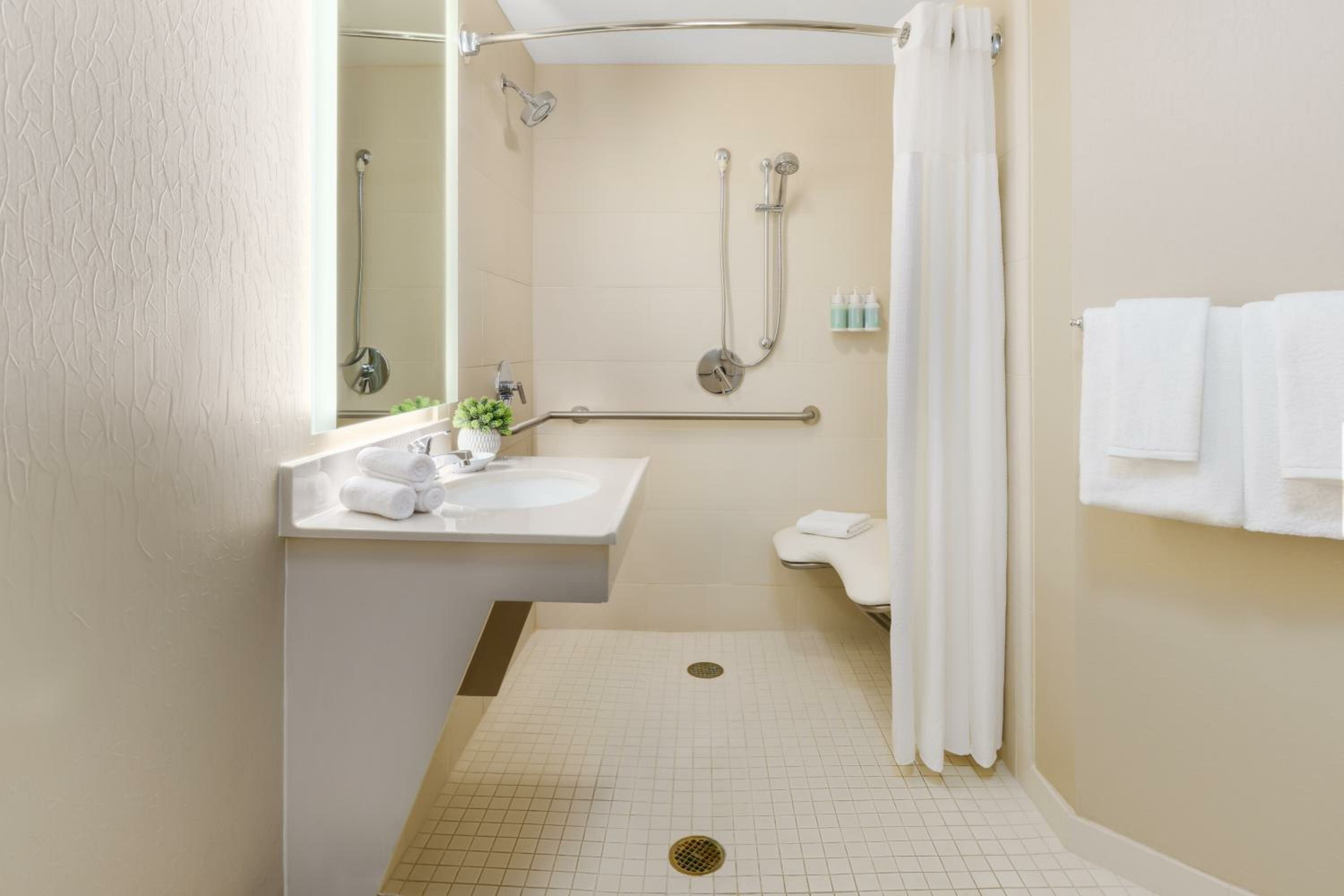 Suite with Two Double Beds, Sofa Bed and Adapted Tub - Mobility and Hearing Accessible