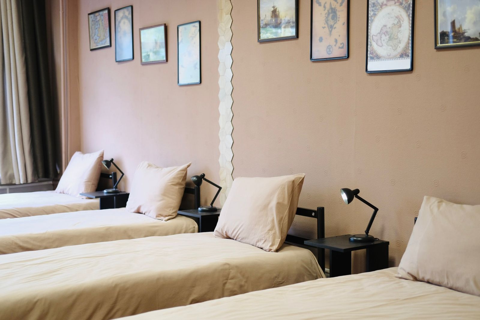 Четырехместный номер с ванной комнатой