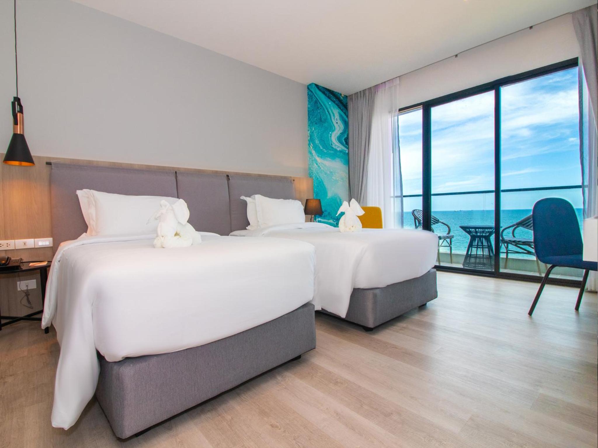 Deluxe Double or Twin Room with Sea View