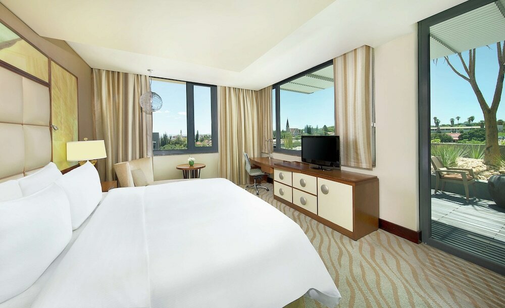 Executive Room, 1 King Bed (with Garden)