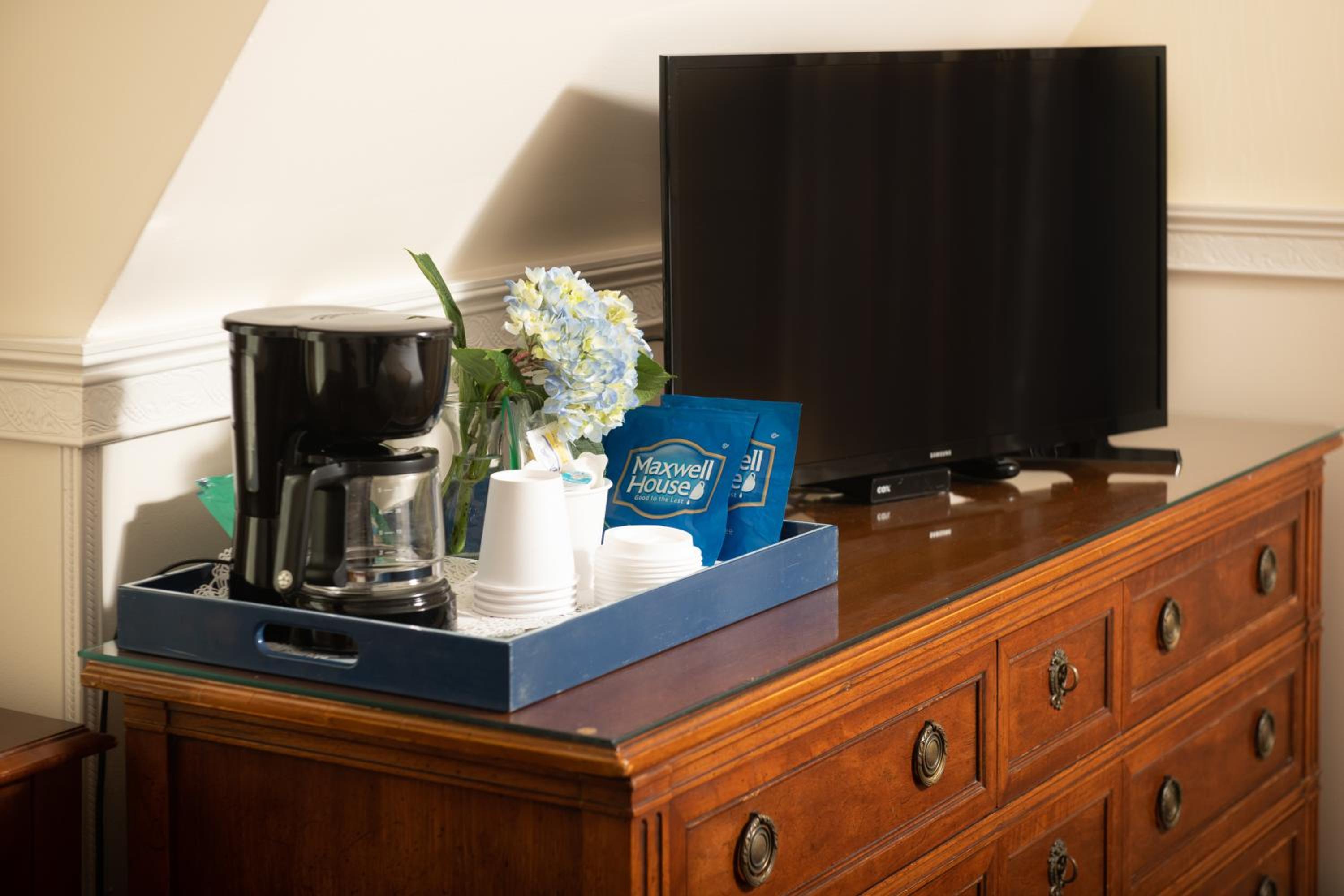 Deluxe King Room (NOT Pet Friendly)