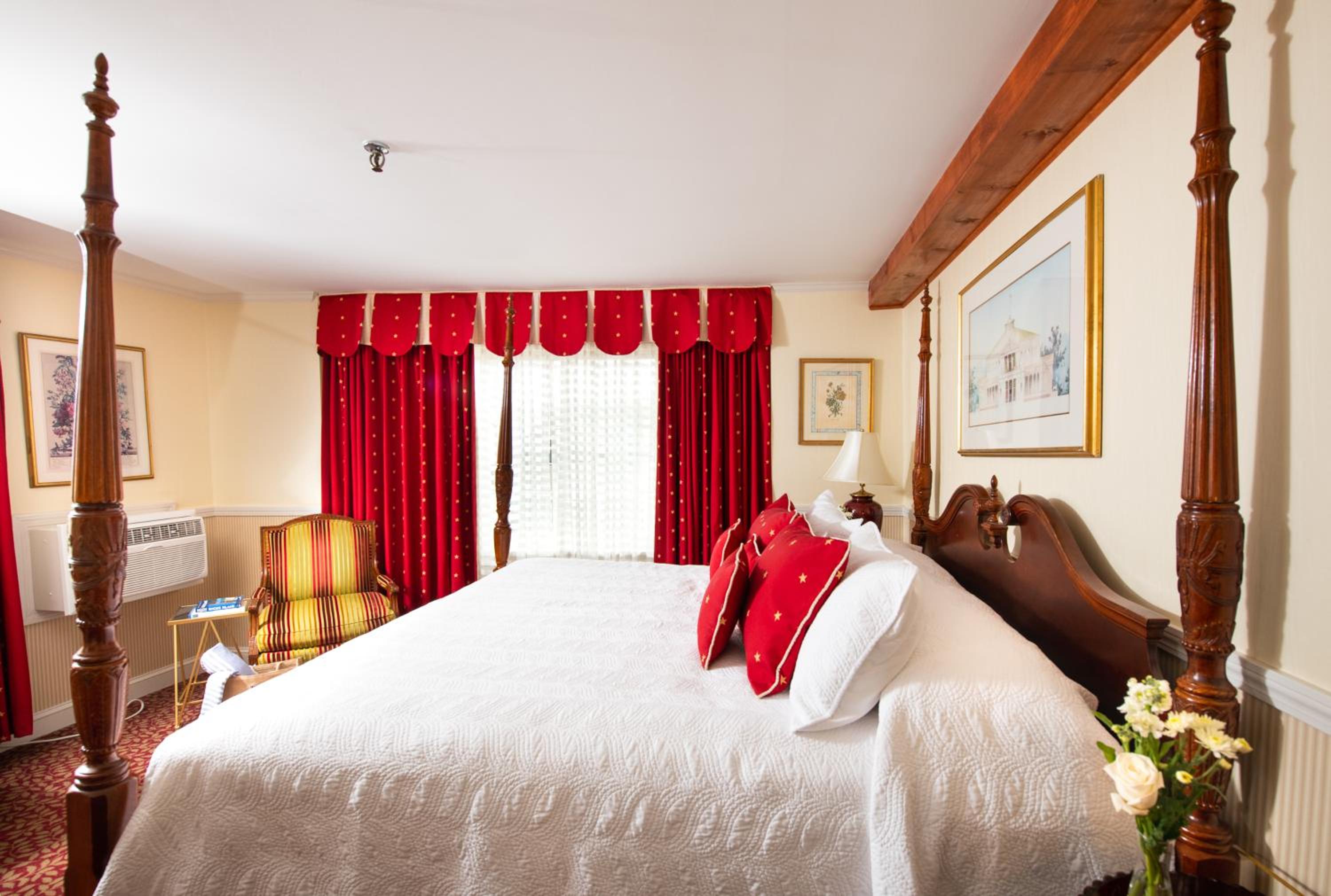 Deluxe King Room (NOT Pet Friendly)