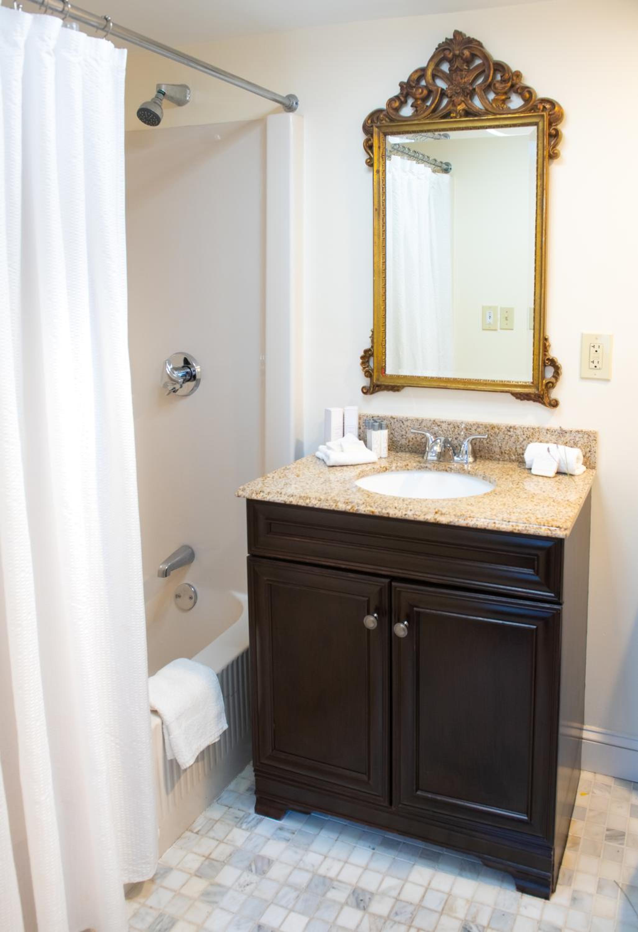 Deluxe King Room (NOT Pet Friendly)