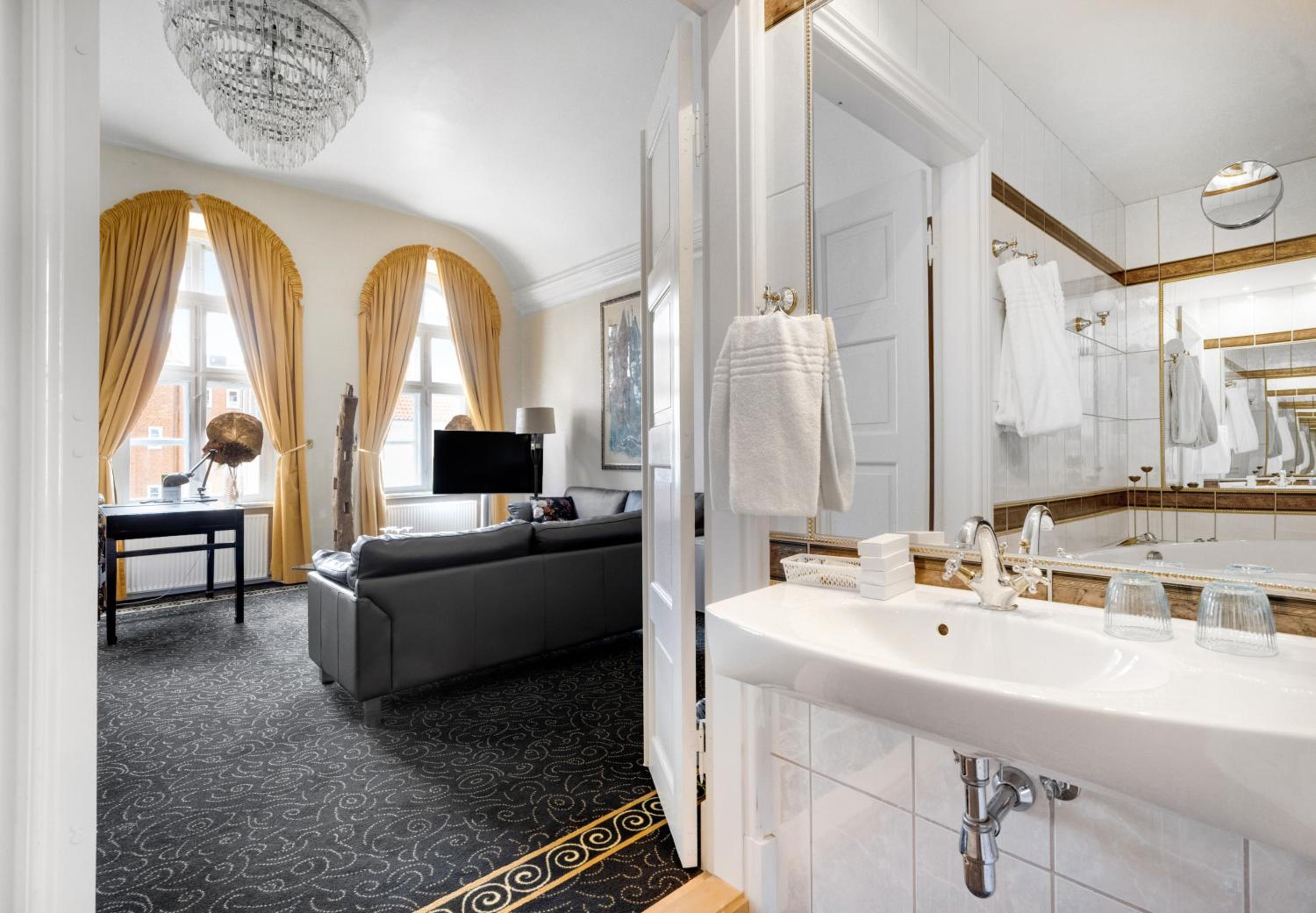 Suite - Main Building