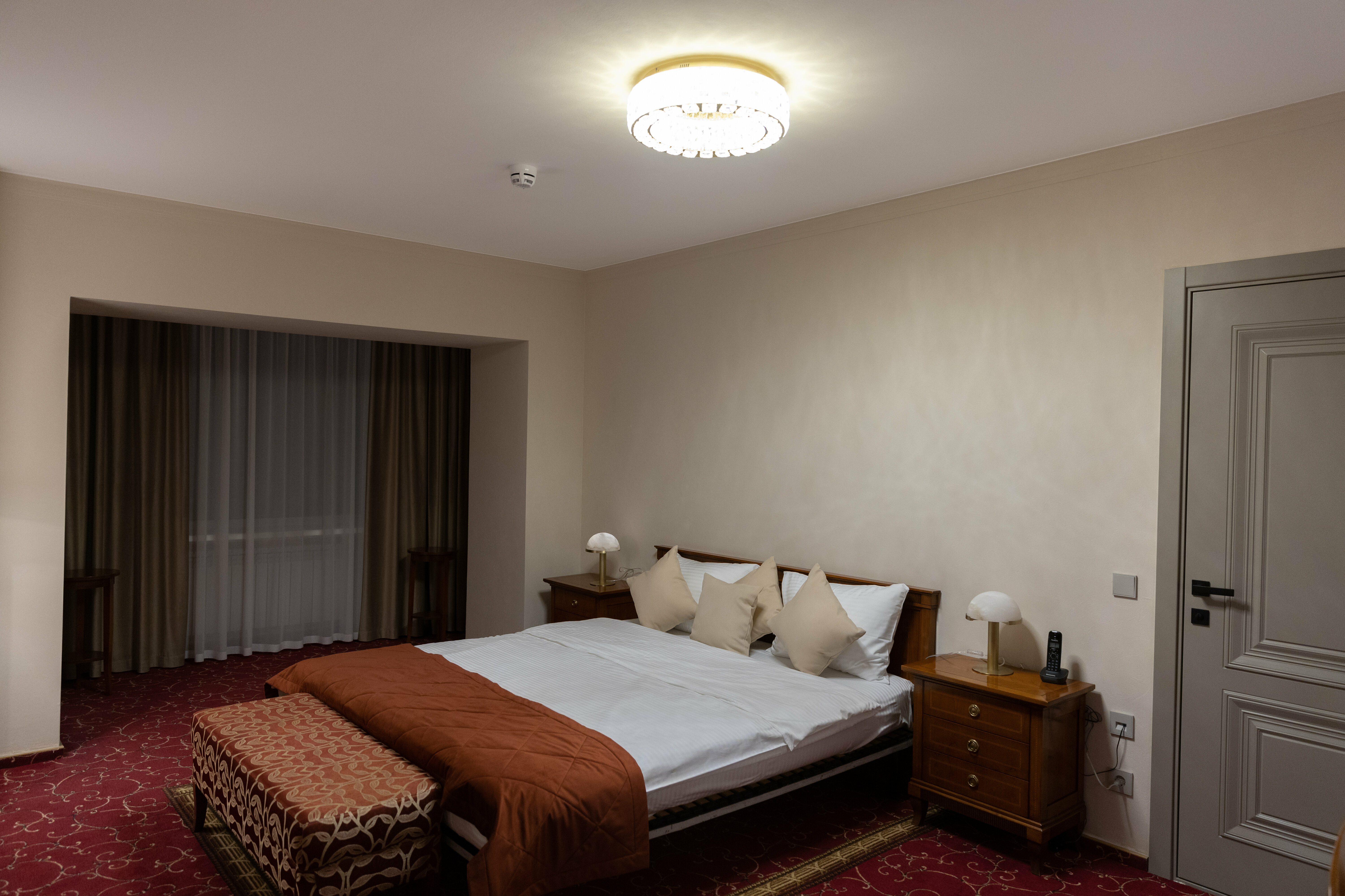 Люкс с кроватью размера «king-size» и гидромассажной ванной