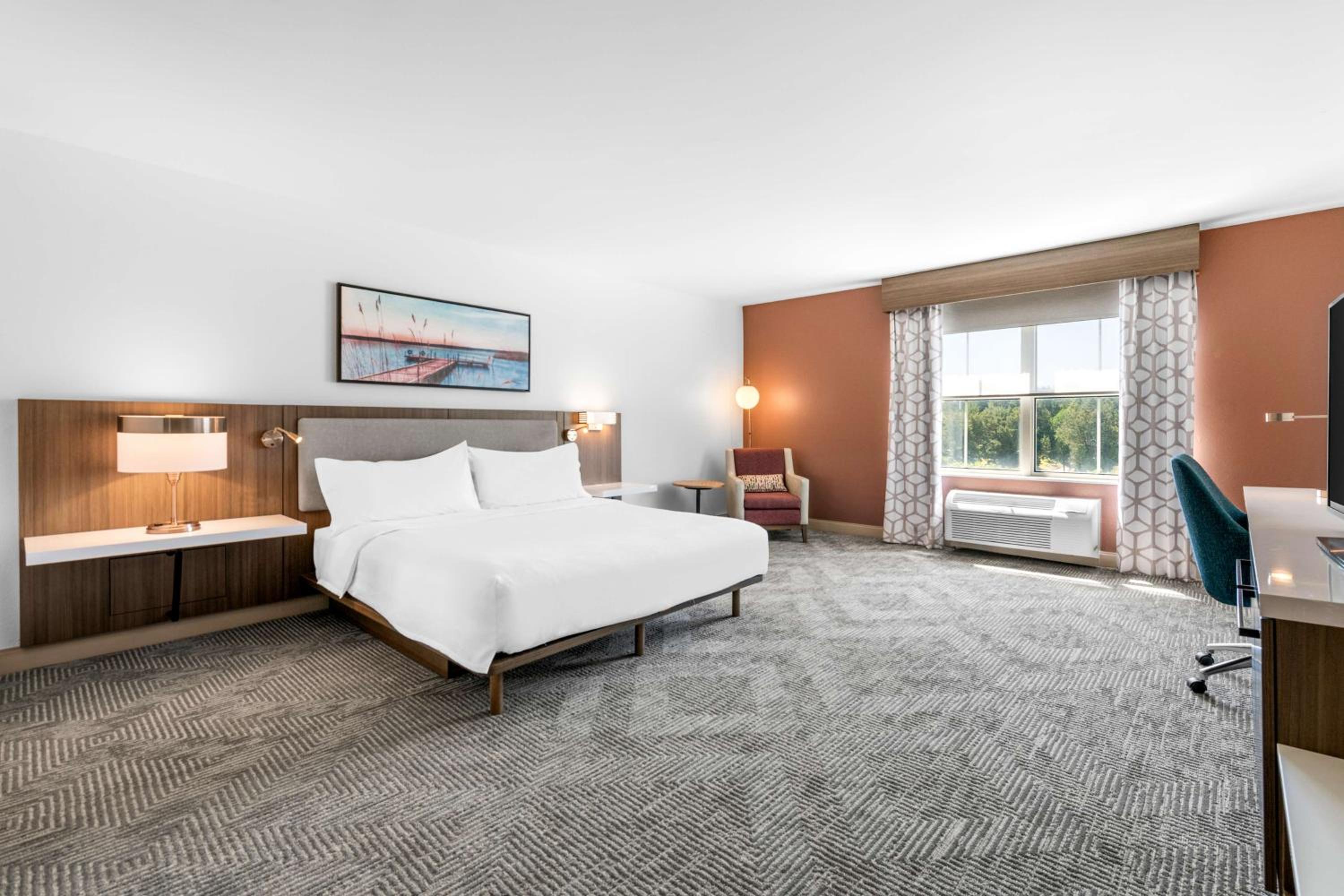 King Room with Tub - Mobility and Hearing Access