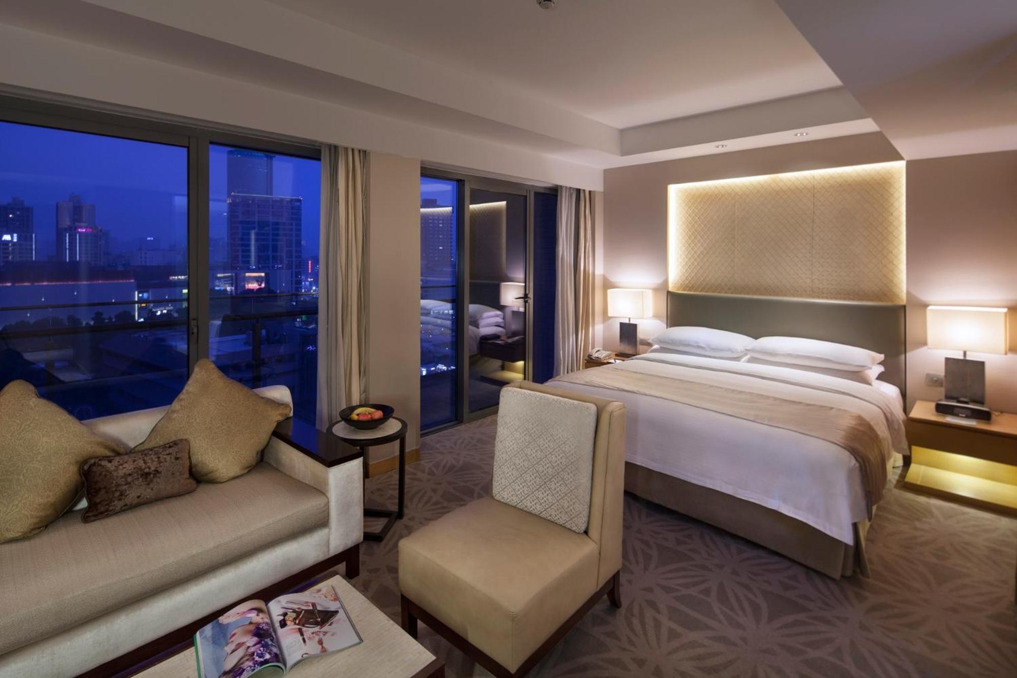 Club Executive Deluxe King