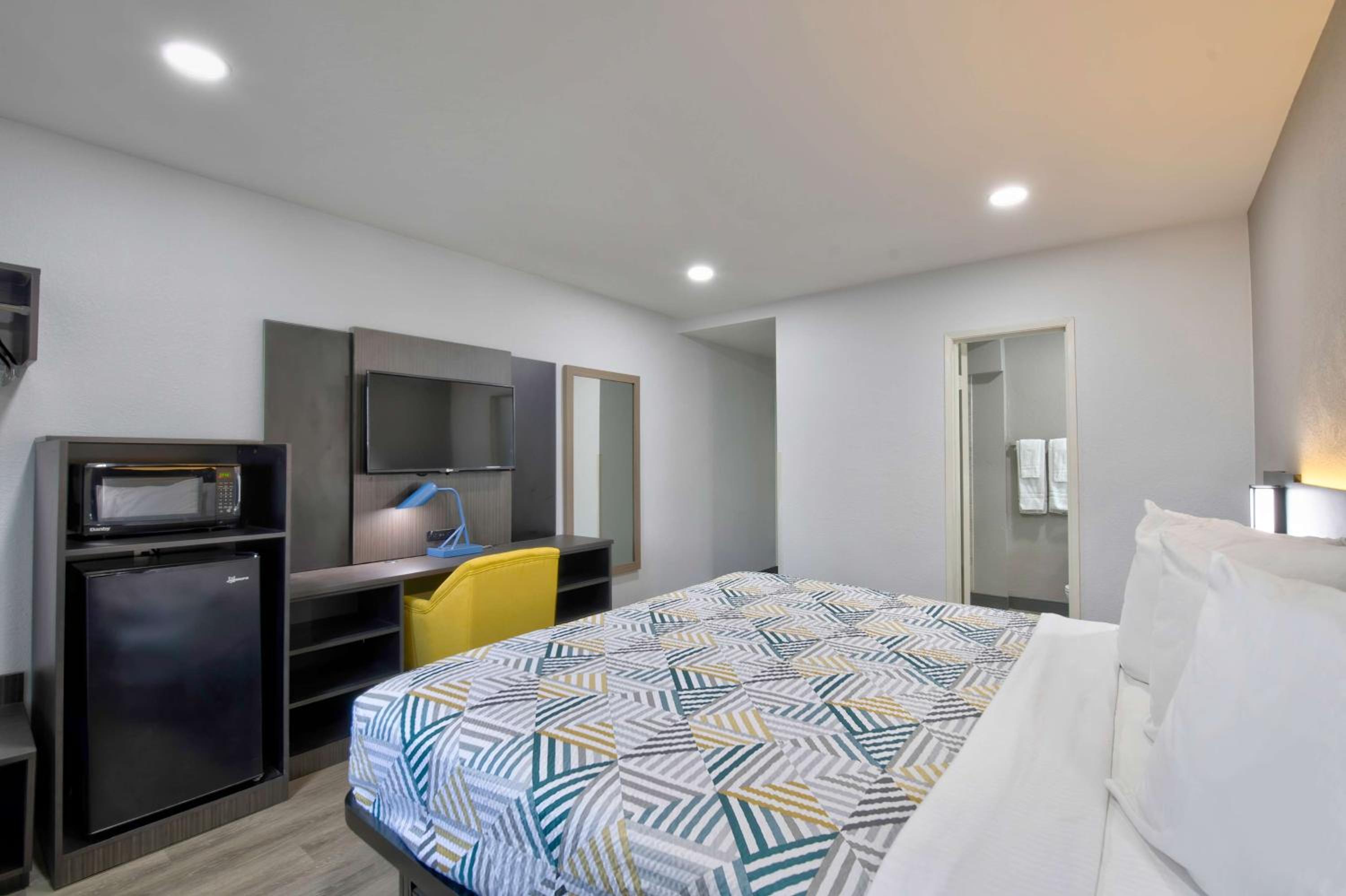 King Room - Disability Access - Non-Smoking