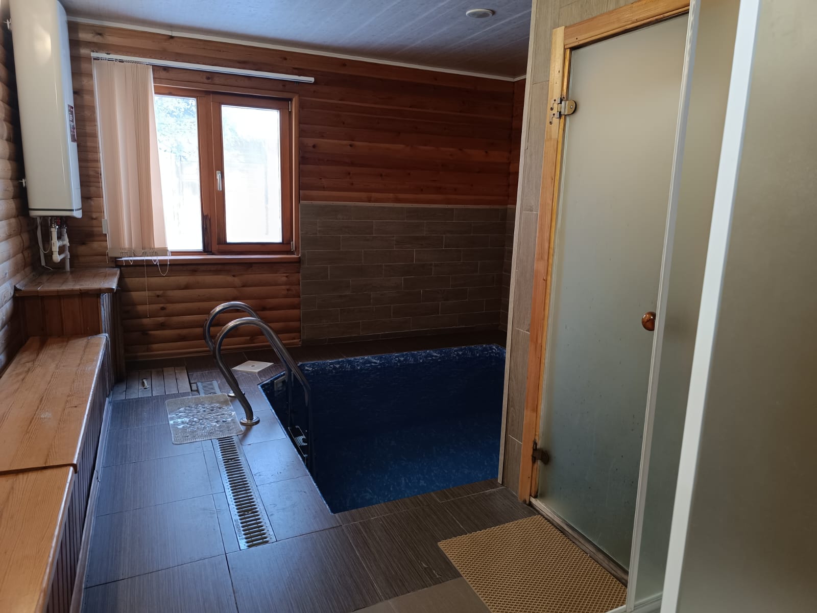 Коттедж с сауной и бассейном